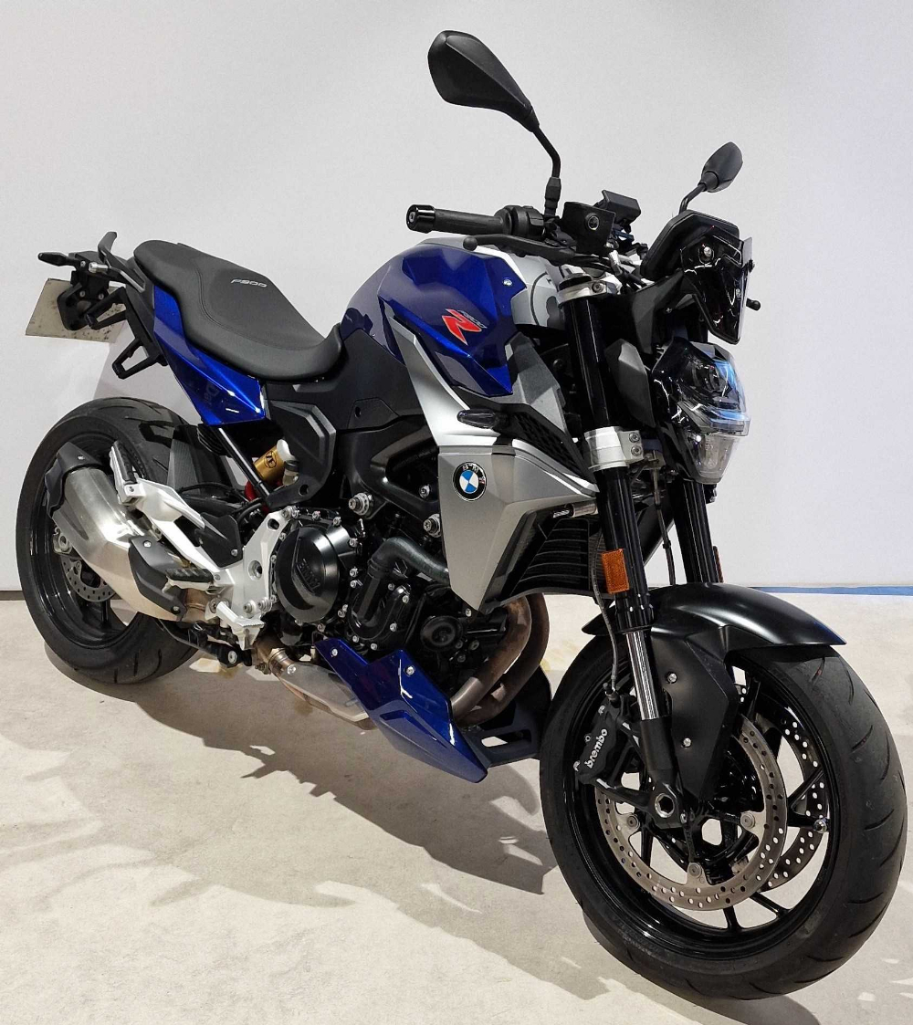 BMW F 900 R 2021 vue 3/4 droite