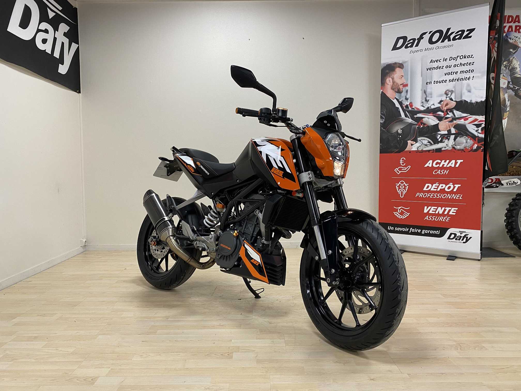 KTM 125 Duke 2014 HD vue 3/4 droite