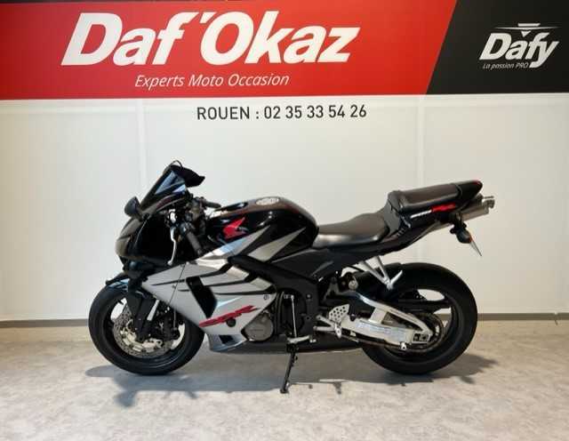 Honda CBR 600 RR 2005 HD vue gauche