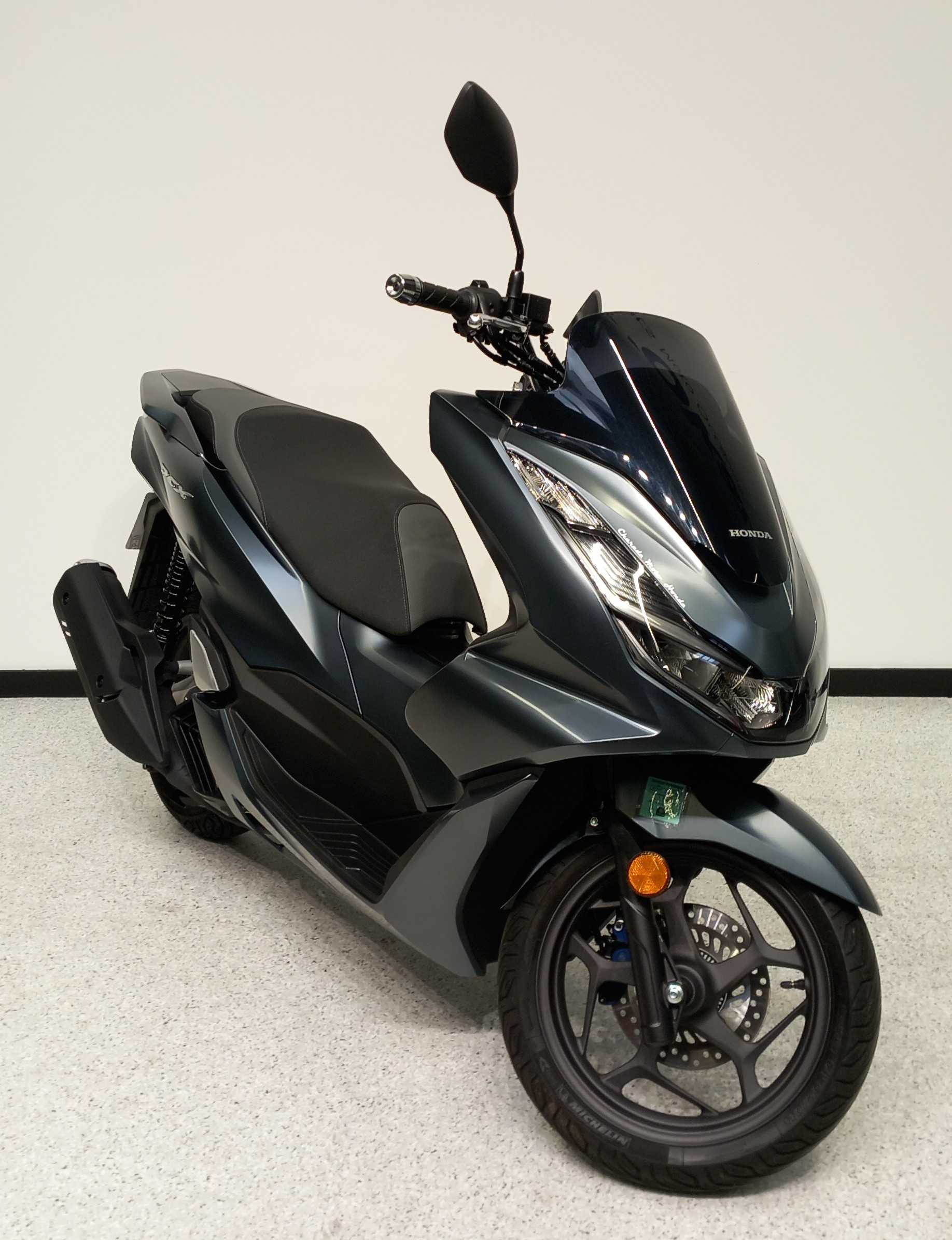 Honda PCX 125 2021 HD vue 3/4 droite