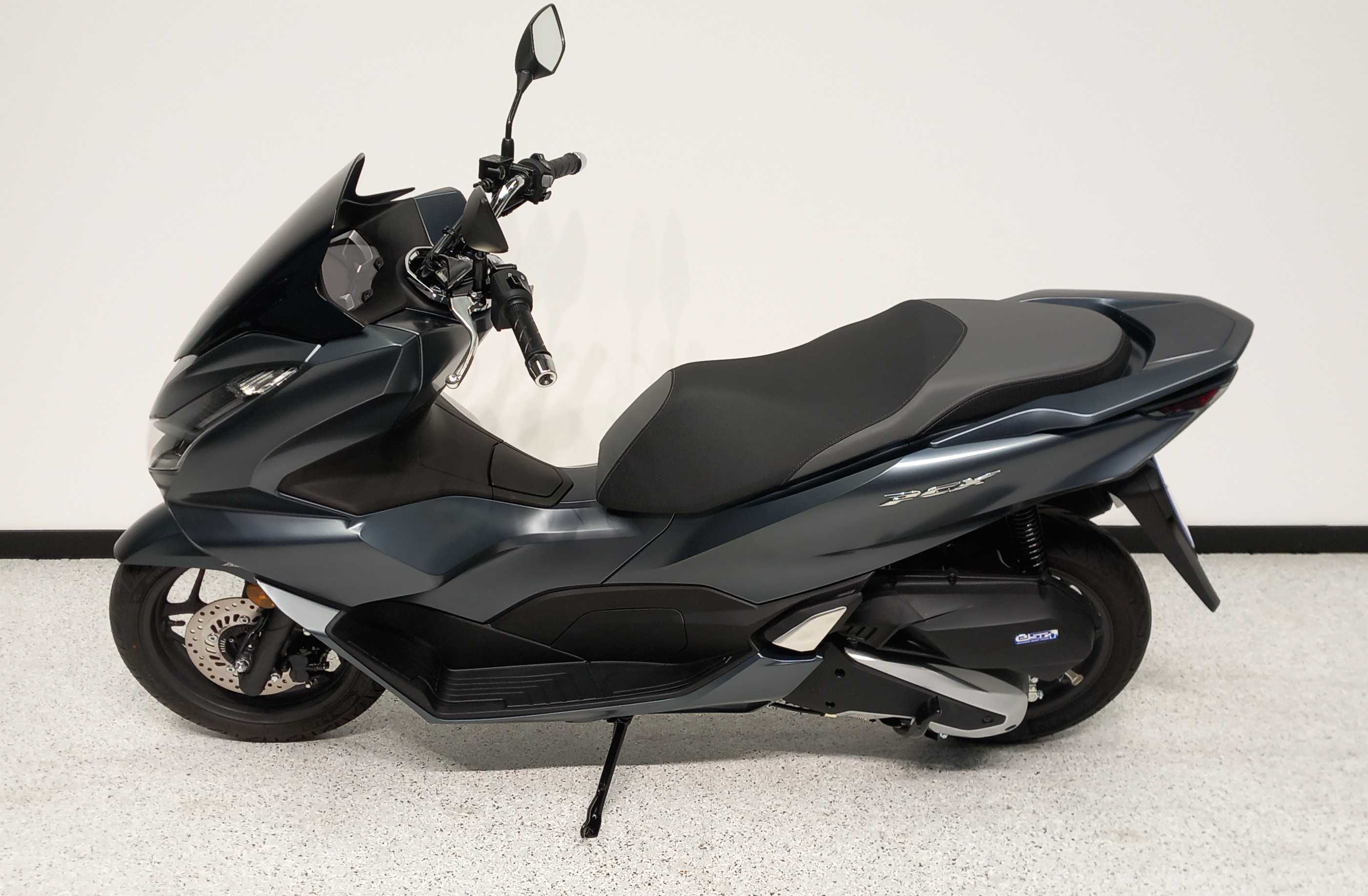 Honda PCX 125 2021 HD vue gauche