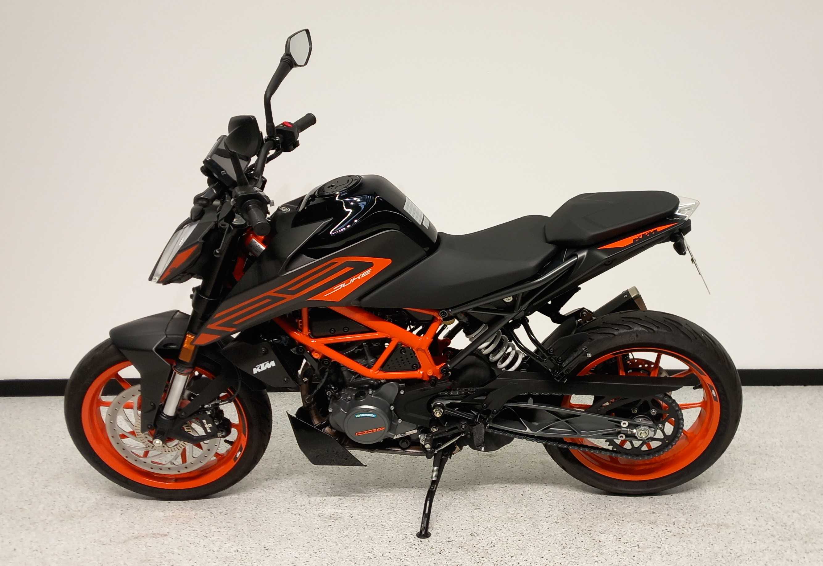 KTM 125 Duke 2021 HD vue gauche