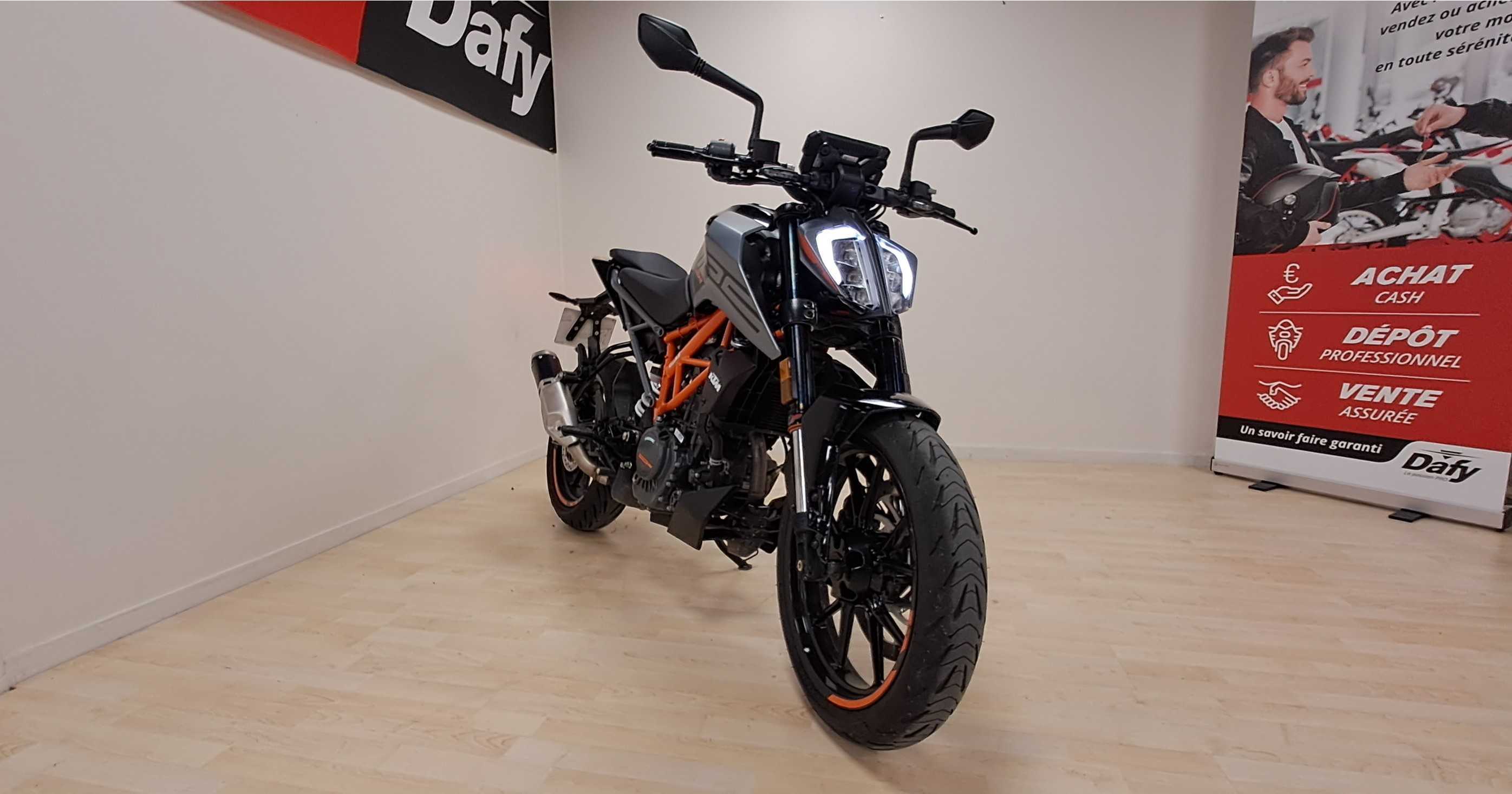 KTM 125 Duke 2021 HD vue 3/4 droite