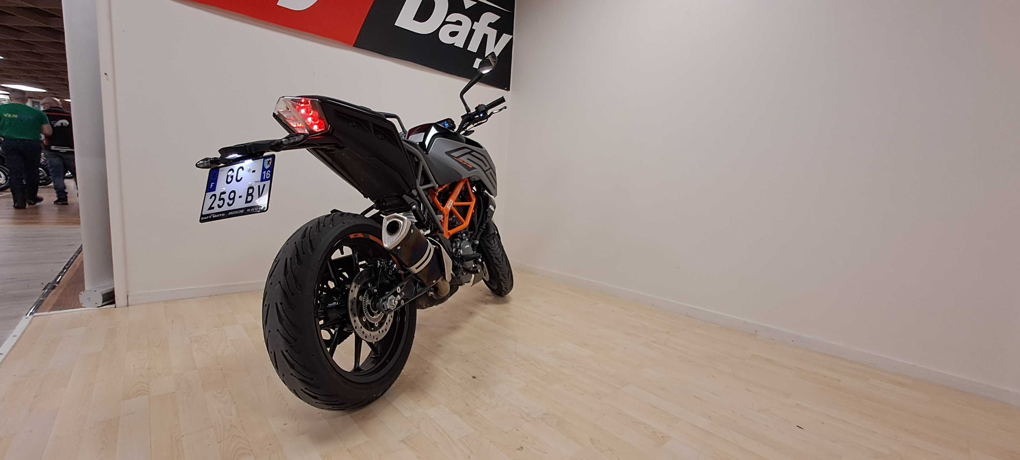 KTM 125 Duke 2021 HD vue arrière