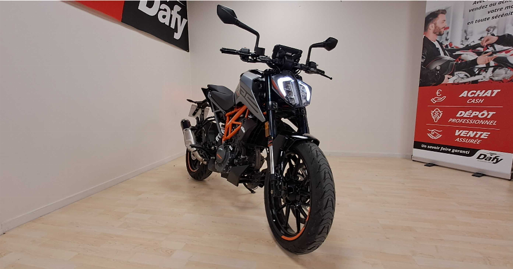 KTM 125 Duke 2021 vue 3/4 droite