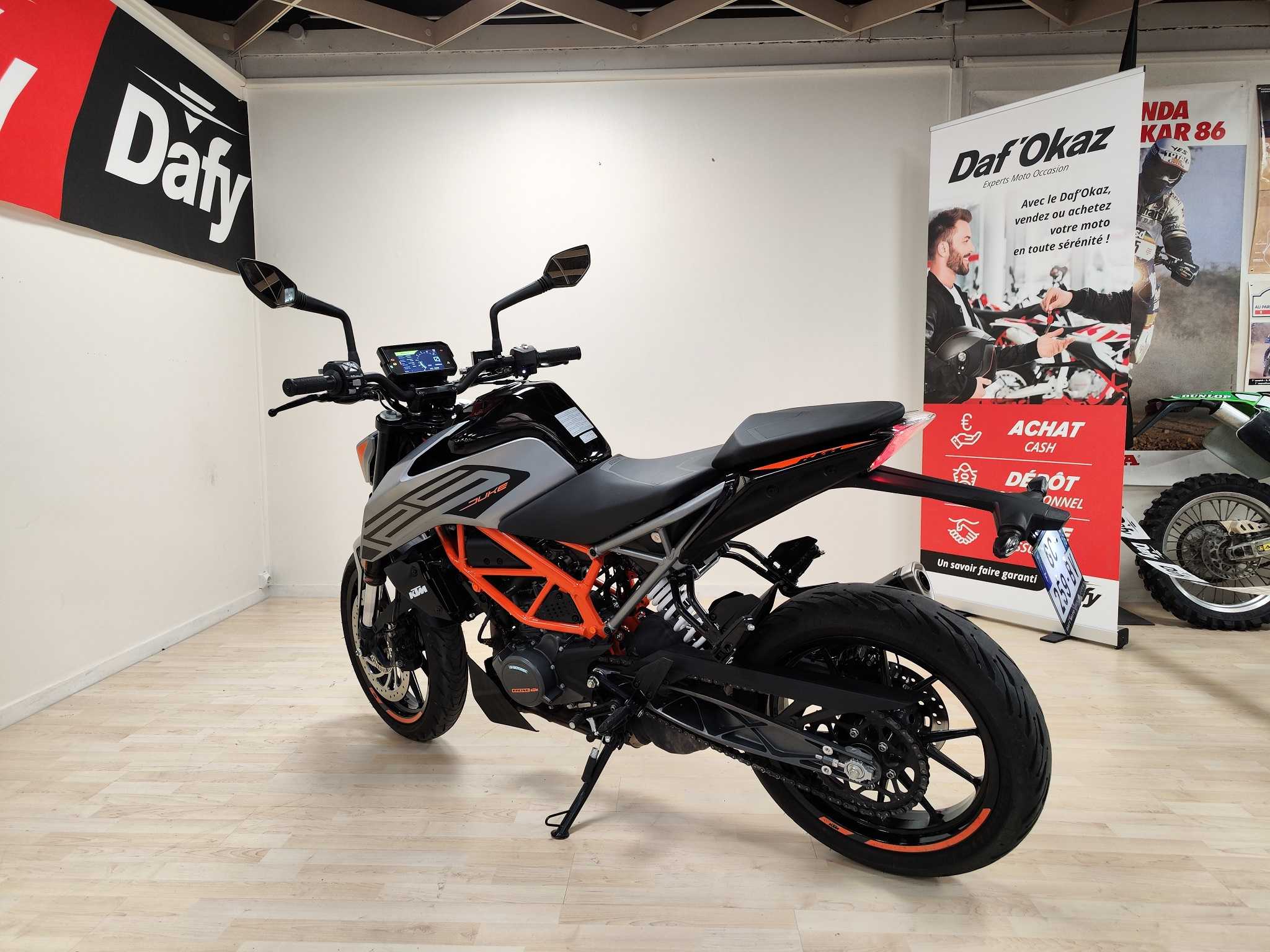 KTM 125 Duke 2021 HD vue arrière