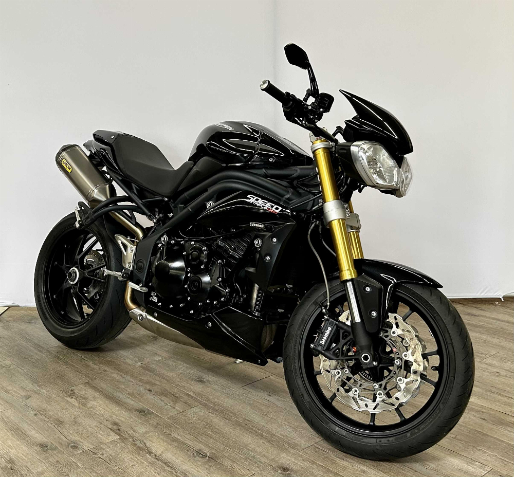 Triumph 1050 Speed Triple ABS 2011 vue 3/4 droite