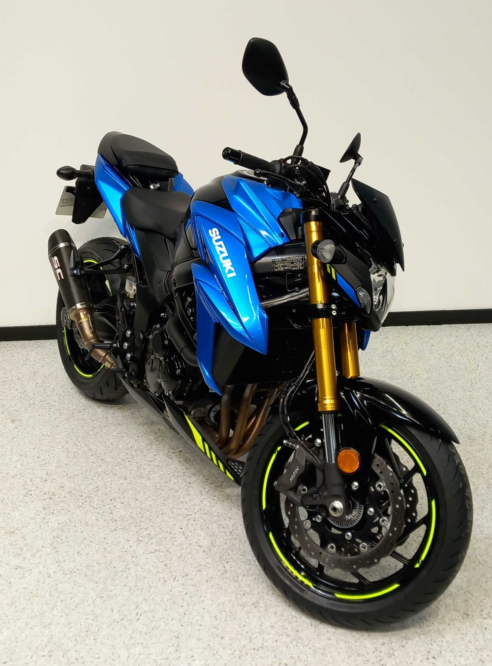 Suzuki GSX-S 750 2020 vue 3/4 droite