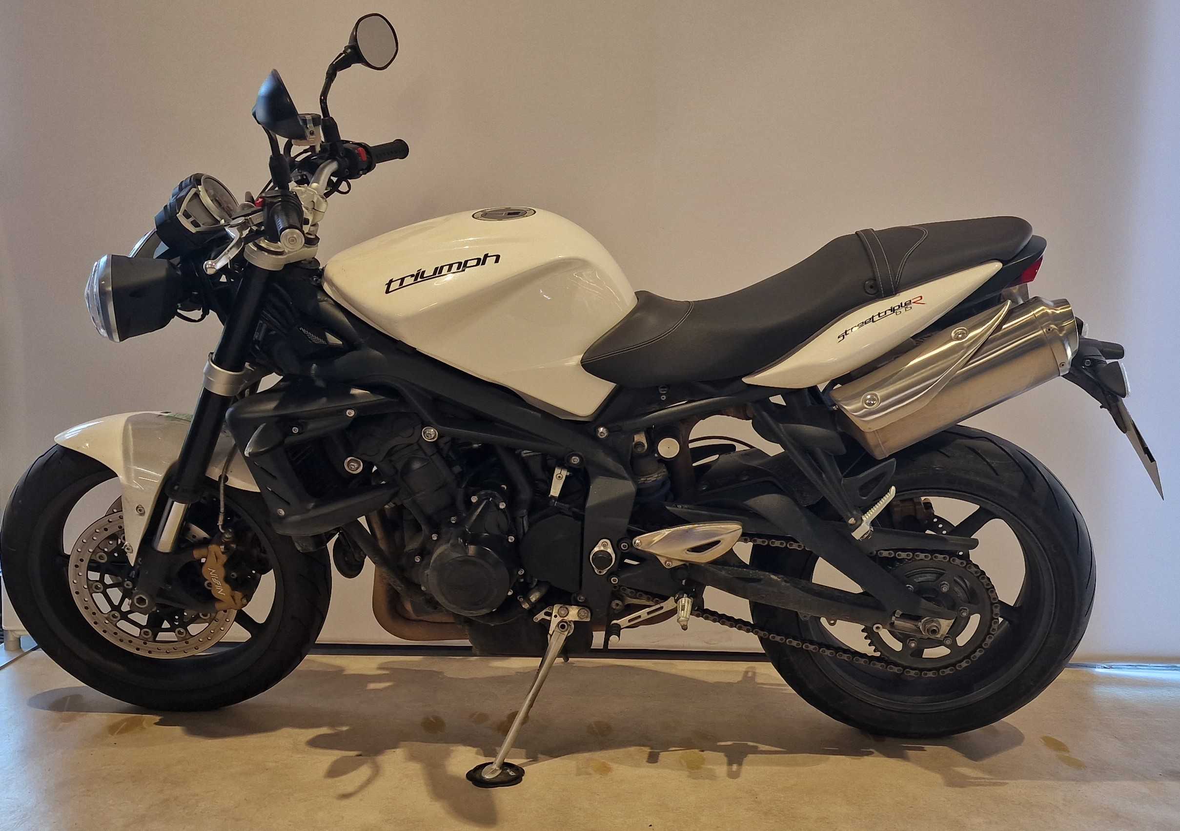 Triumph Street Triple R 2011 HD vue gauche