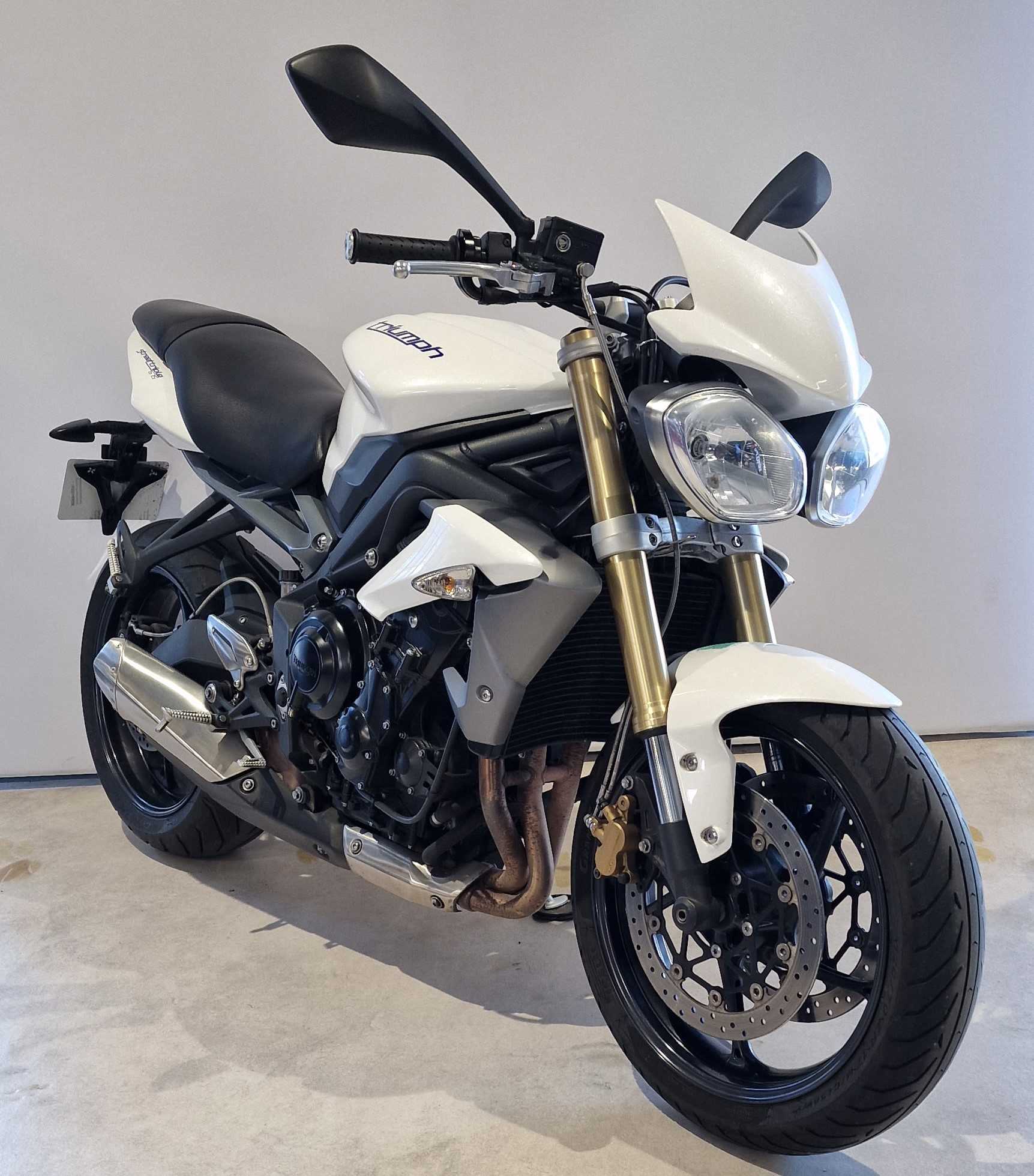 Triumph 675 Street Triple 2013 HD vue 3/4 droite