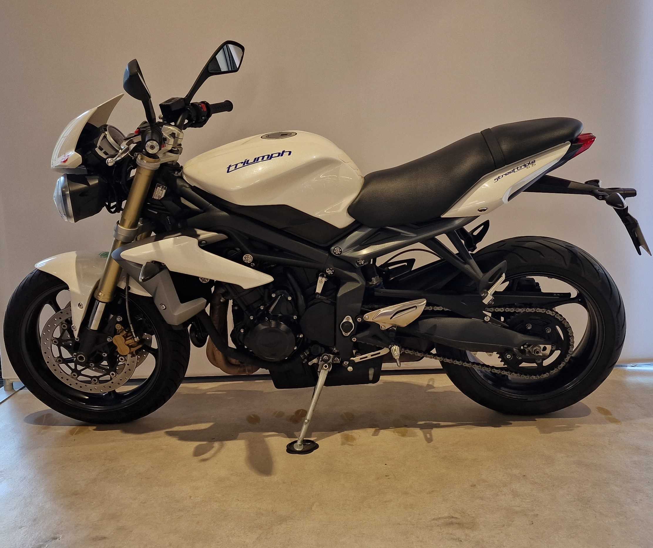 Triumph 675 Street Triple 2013 HD vue gauche