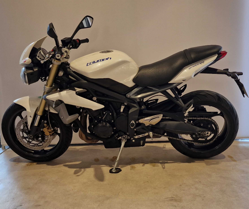 Triumph 675 Street Triple 2013 vue gauche