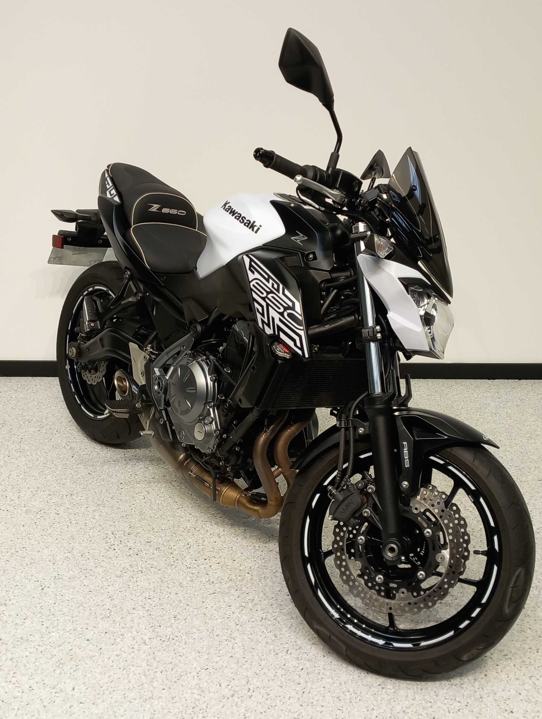 Kawasaki Z 650 2019 HD vue 3/4 droite