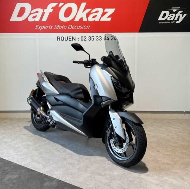 Yamaha CZD 300 A X-Max 2018 HD vue 3/4 droite