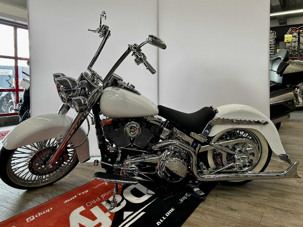 Harley-Davidson FLSTN SOFTAIL DELUXE 2018 vue gauche