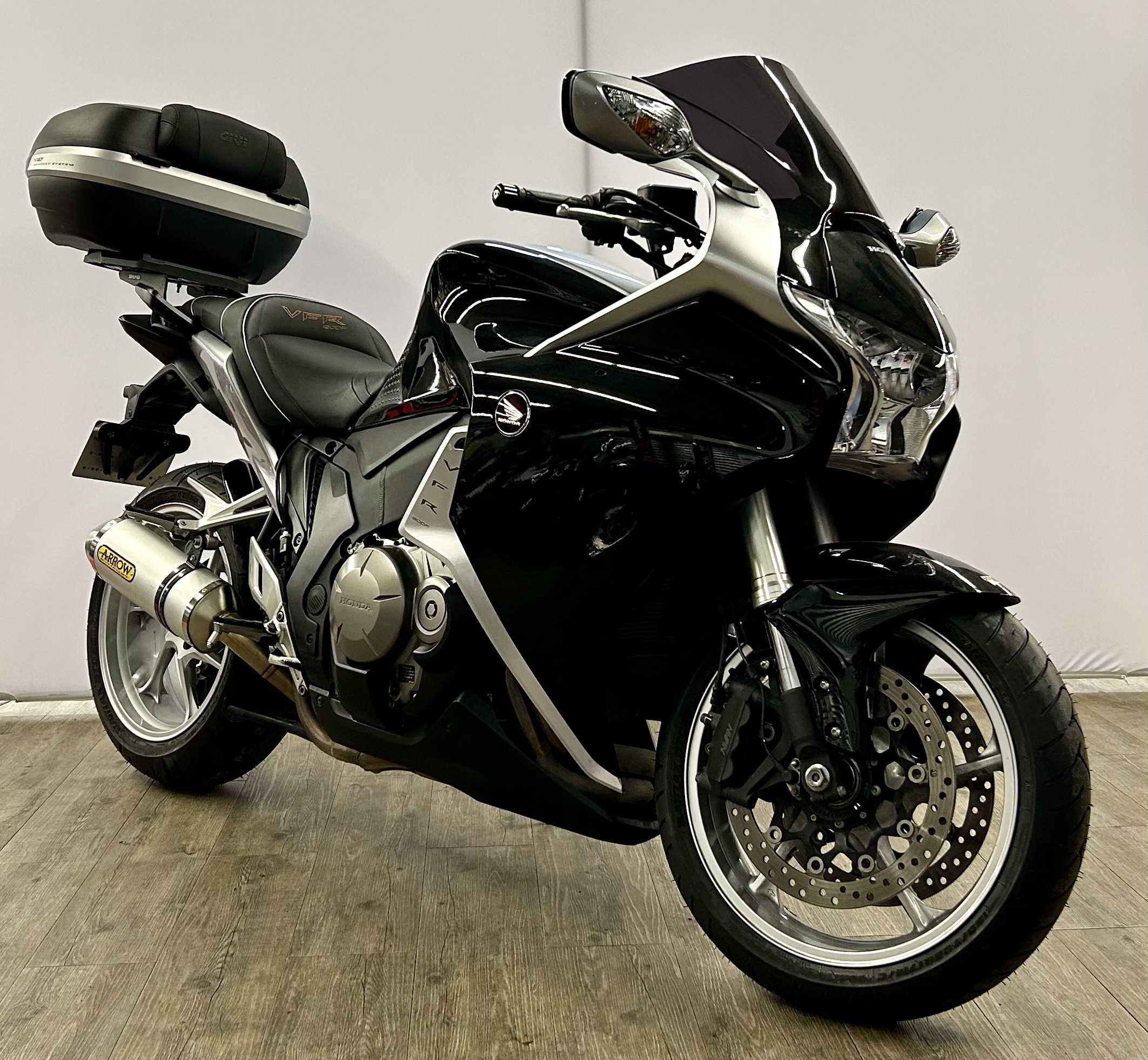 Honda VFR 1200 F Bagagerie 2012 HD vue 3/4 droite