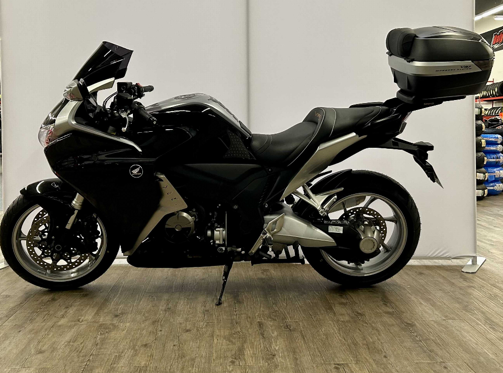 Honda VFR 1200 F Bagagerie 2012 vue gauche