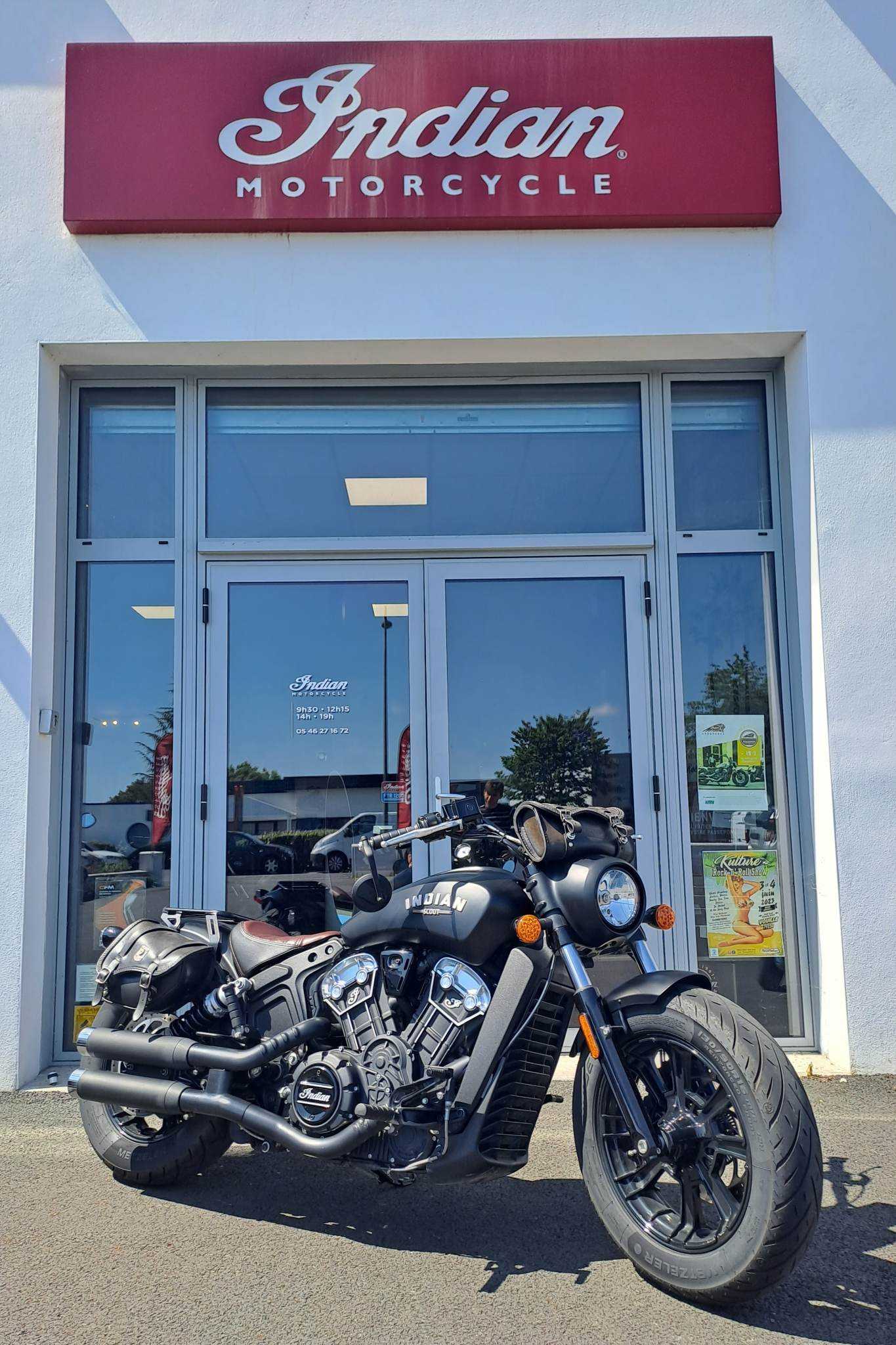 Indian SCOUT BOBBER THUNDER-BLACK 2019 HD vue 3/4 droite