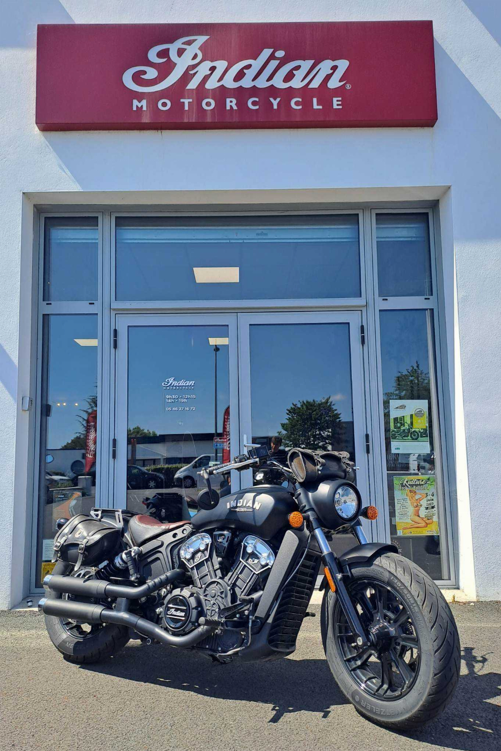 Indian SCOUT BOBBER THUNDER-BLACK 2019 vue 3/4 droite