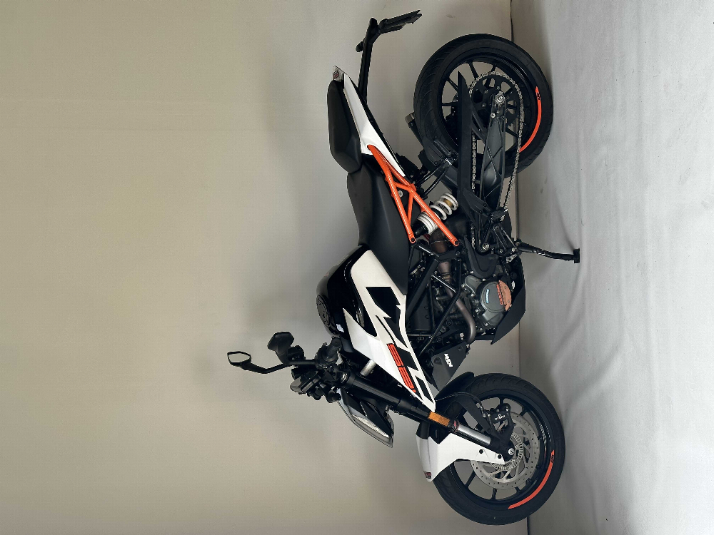 KTM 125 Duke 2017 vue gauche