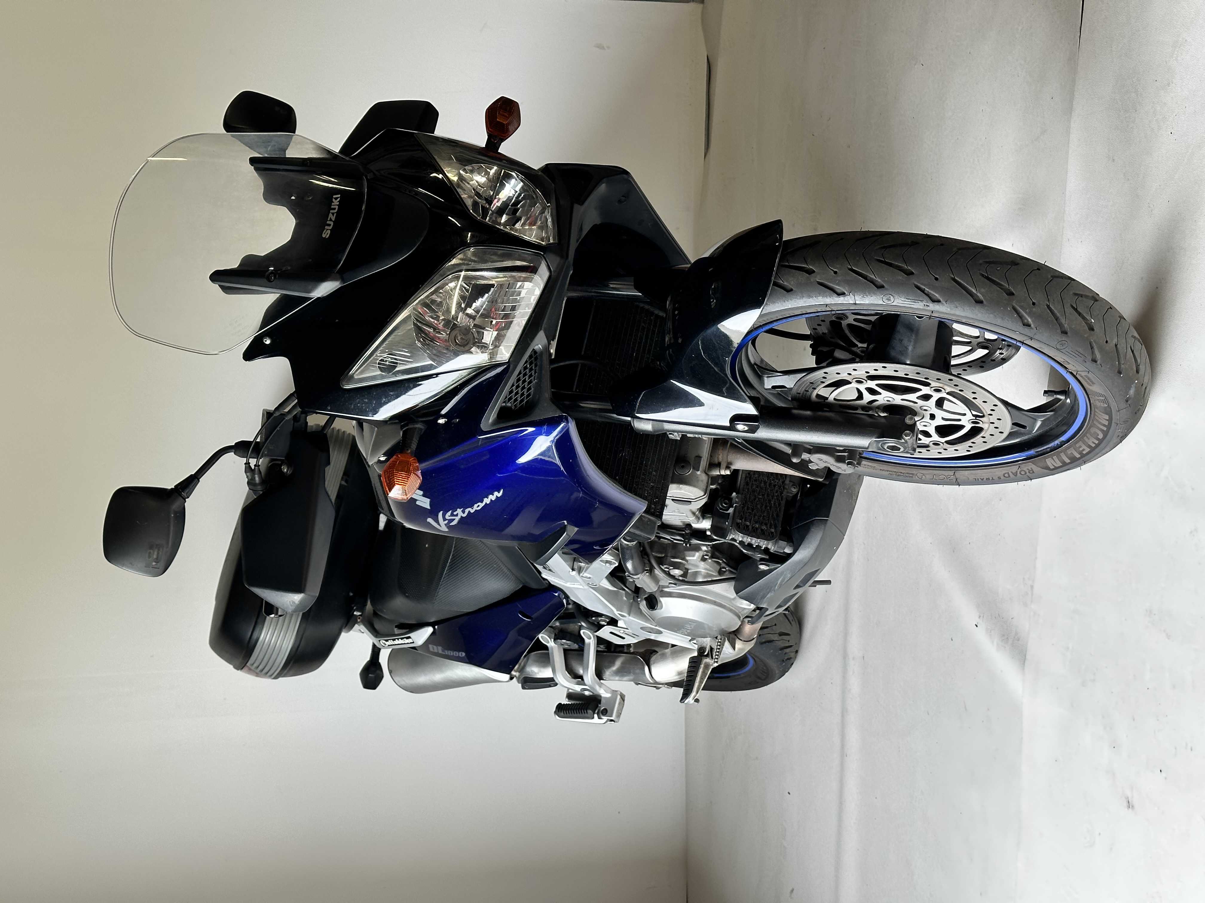 Suzuki WVBB11 V-STROM 2004 HD vue 3/4 droite