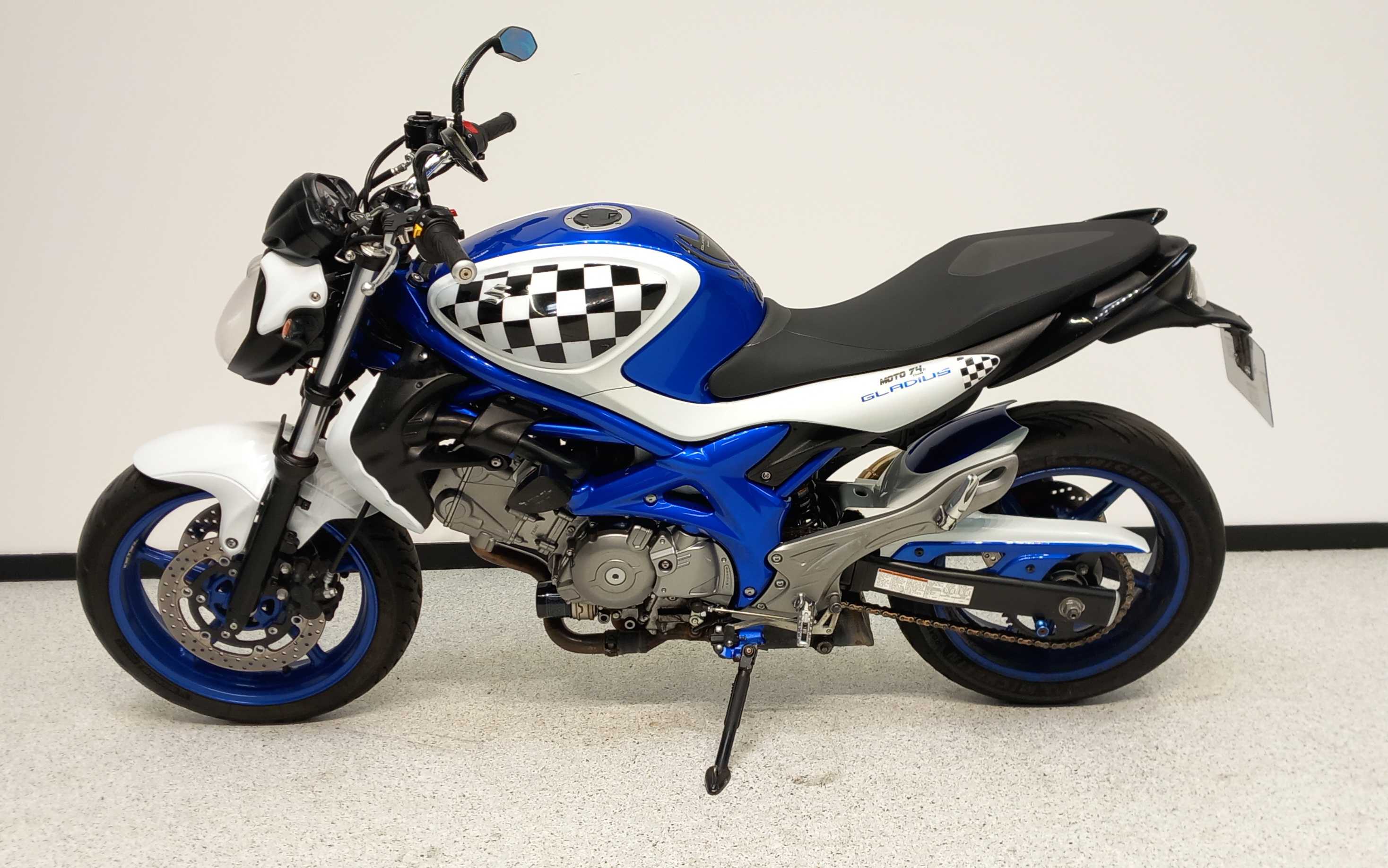 Suzuki SFV 650 Gladius 2011 HD vue gauche