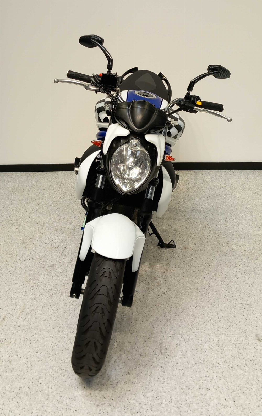 Suzuki SFV 650 Gladius 2011 vue avant