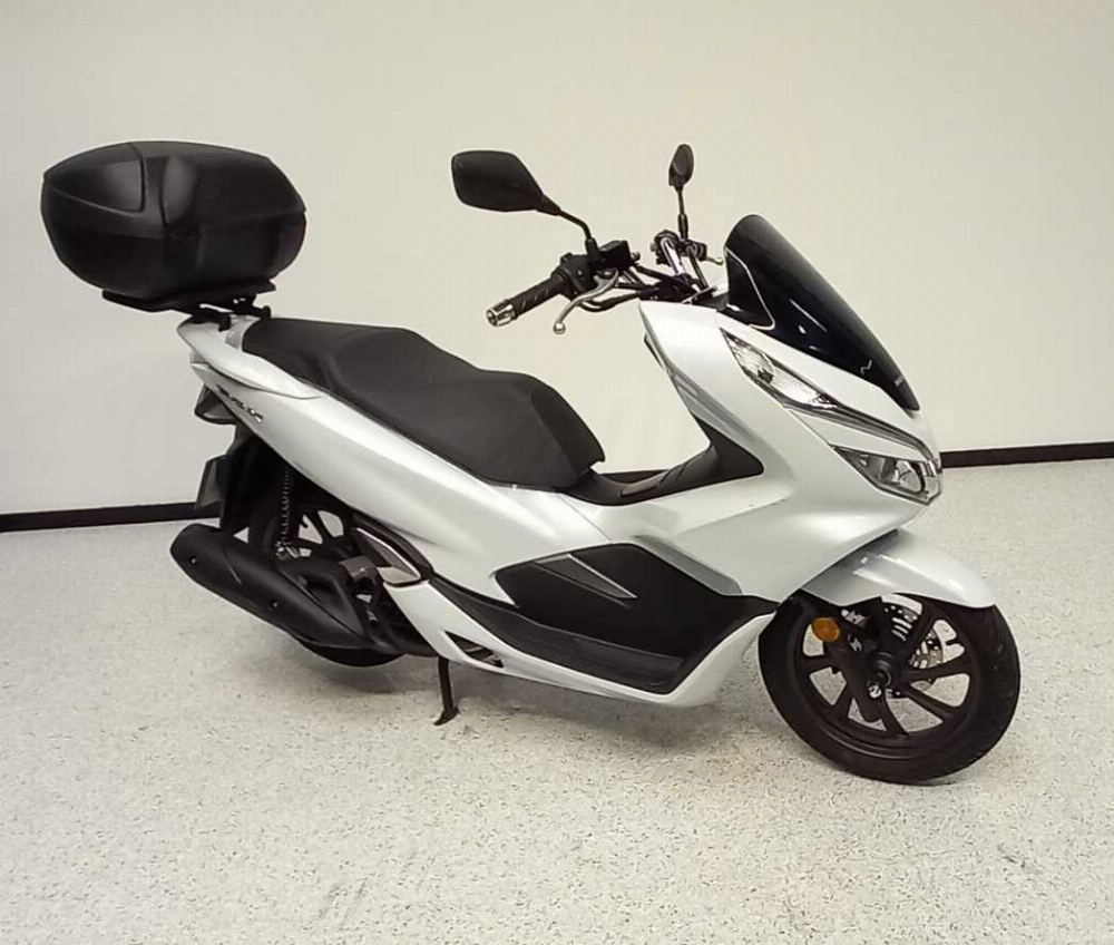 Honda PCX 125 2018 vue 3/4 droite