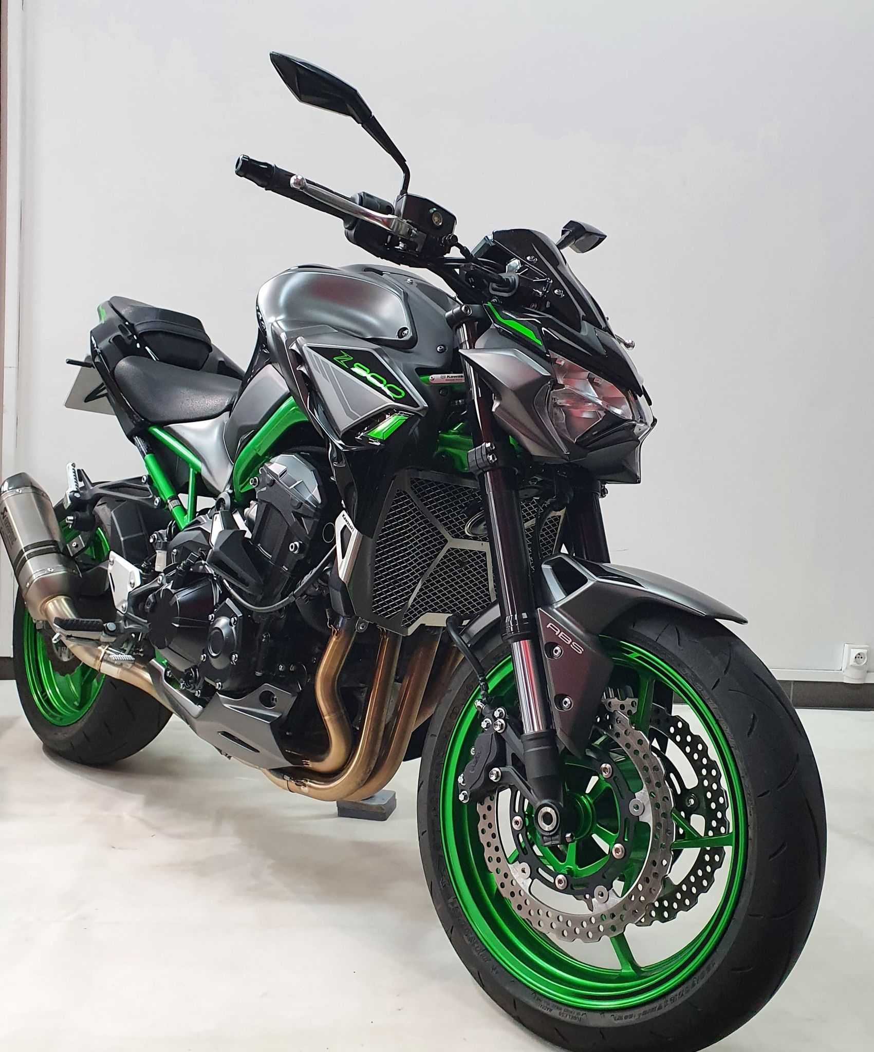 Kawasaki Z900 - 2023 HD vue 3/4 droite