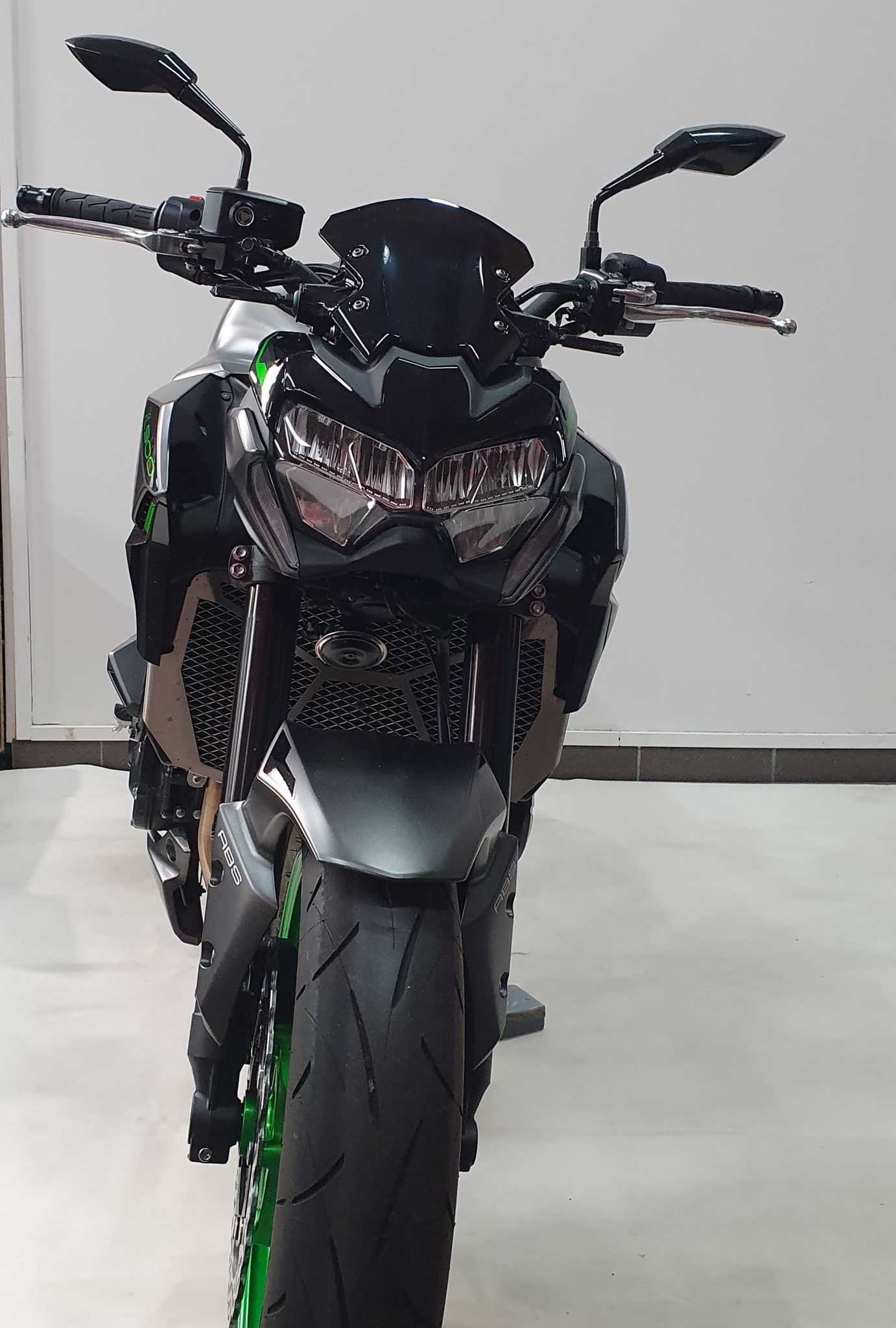 Kawasaki Z900 - 2023 HD vue avant