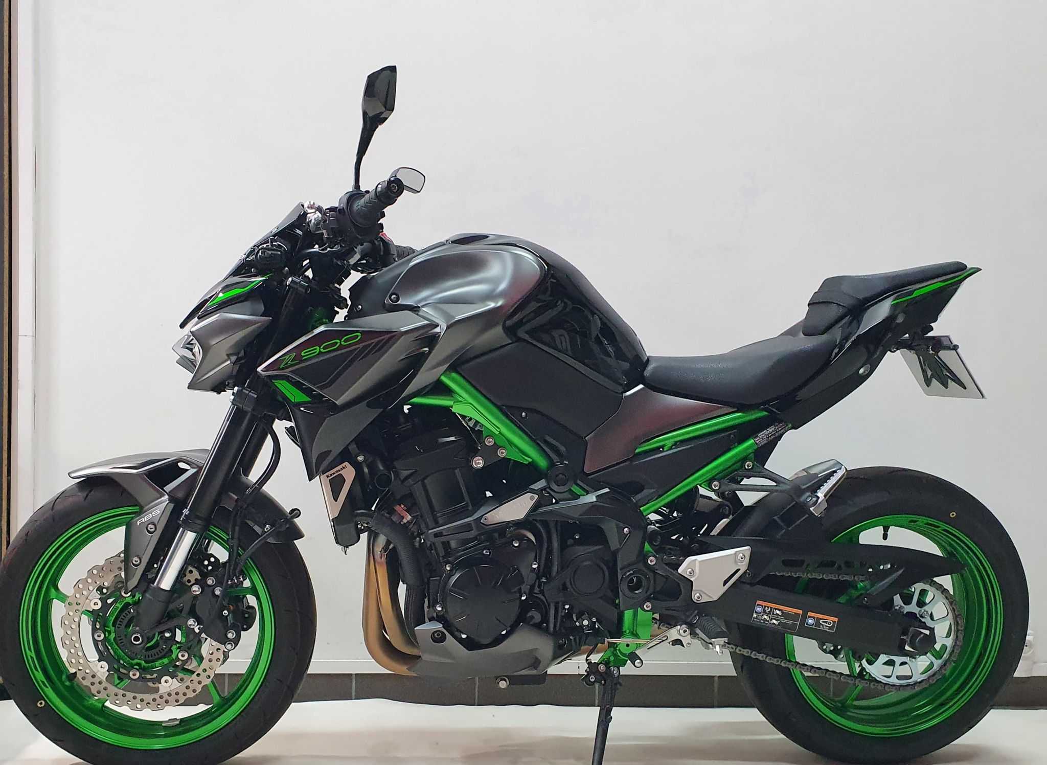 Kawasaki Z900 - 2023 HD vue gauche