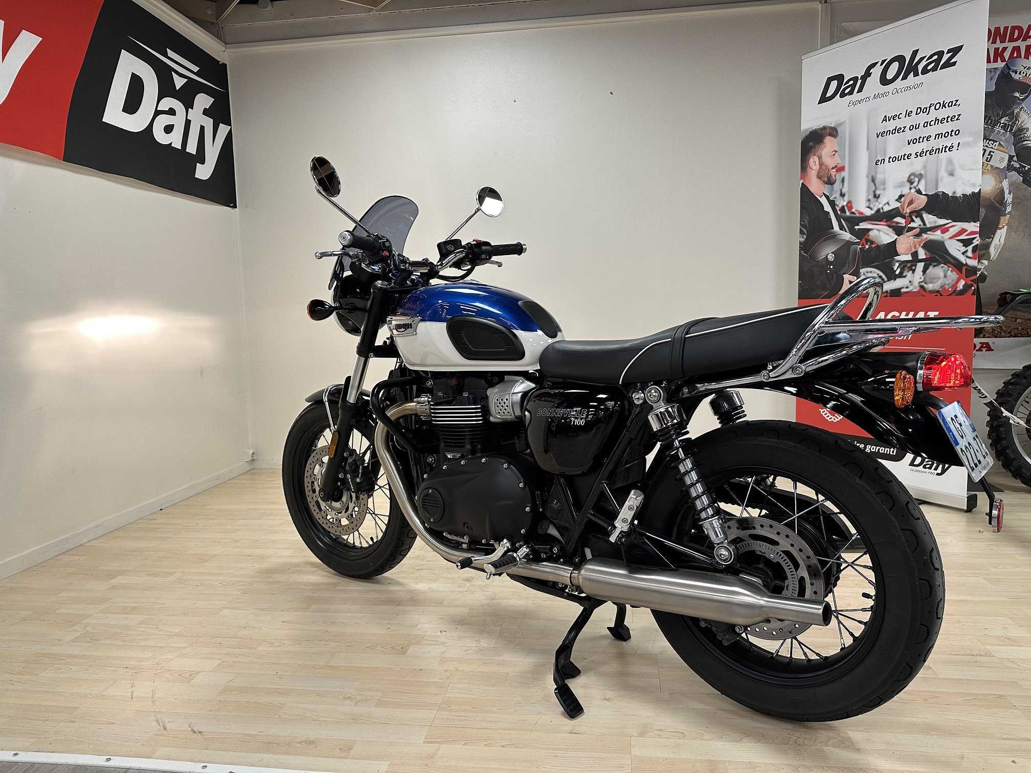 Triumph 900 Bonneville T100 2021 HD vue arrière