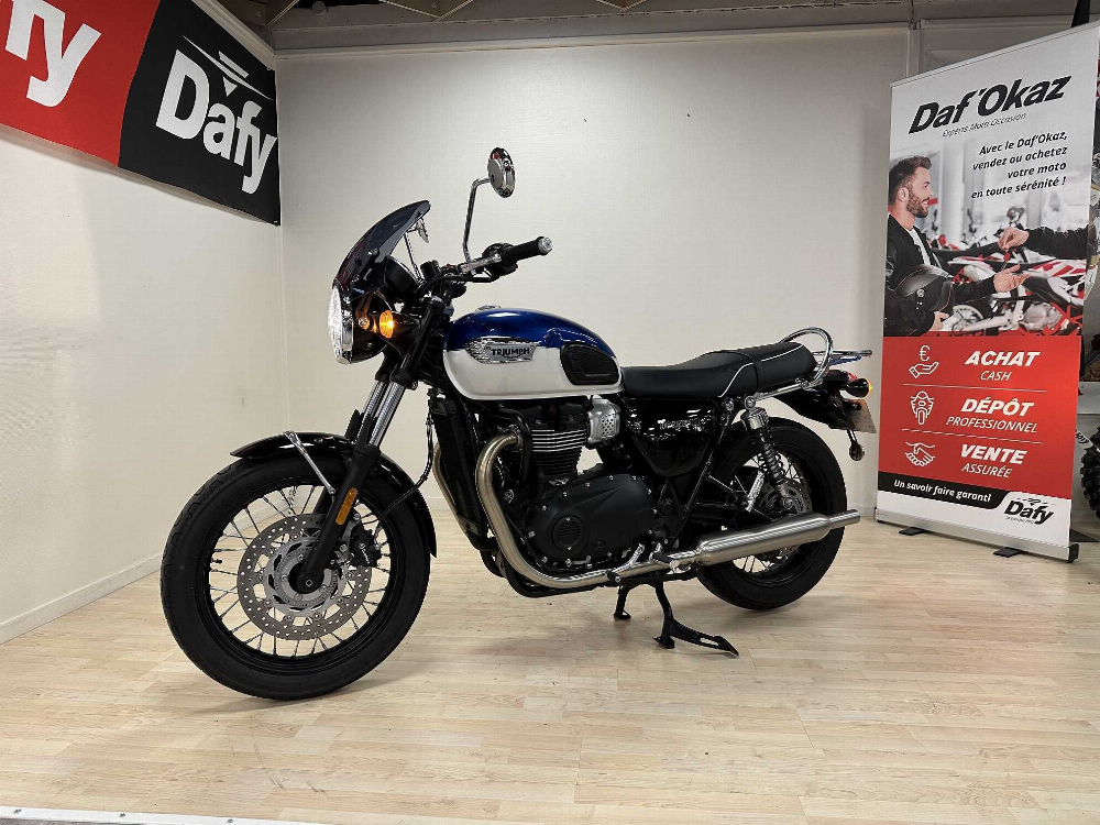 Triumph 900 Bonneville T100 2021 vue avant