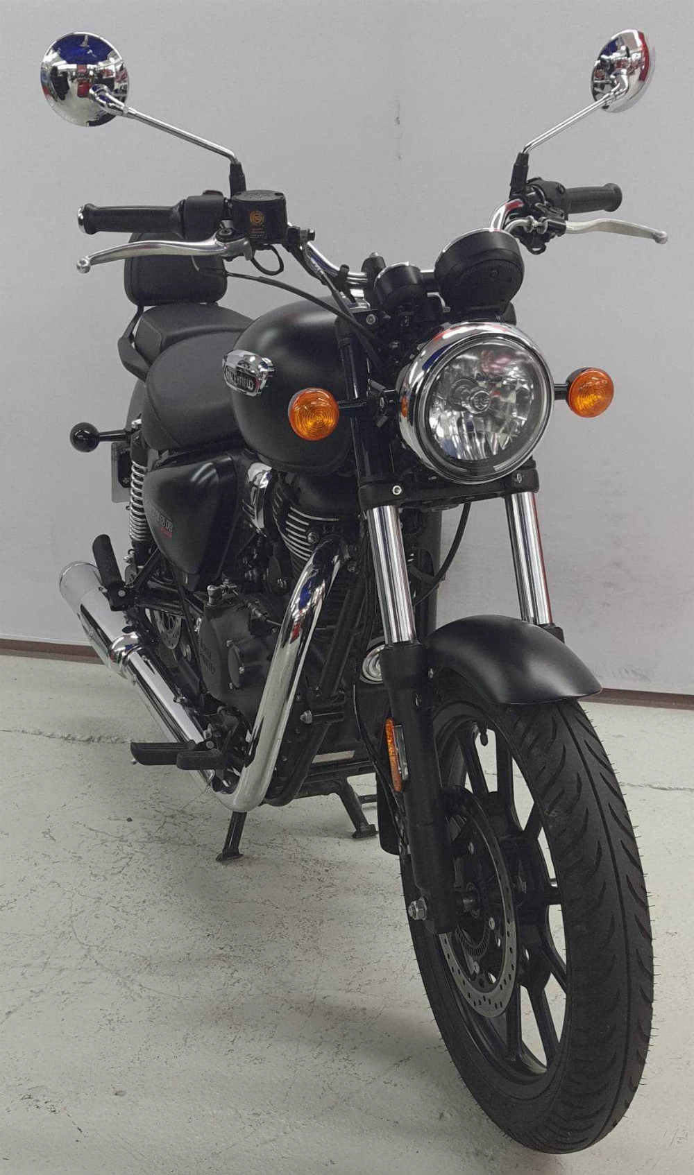 Royal Enfield METEOR 350CC "STELLAR BLACK" 2021 vue 3/4 droite