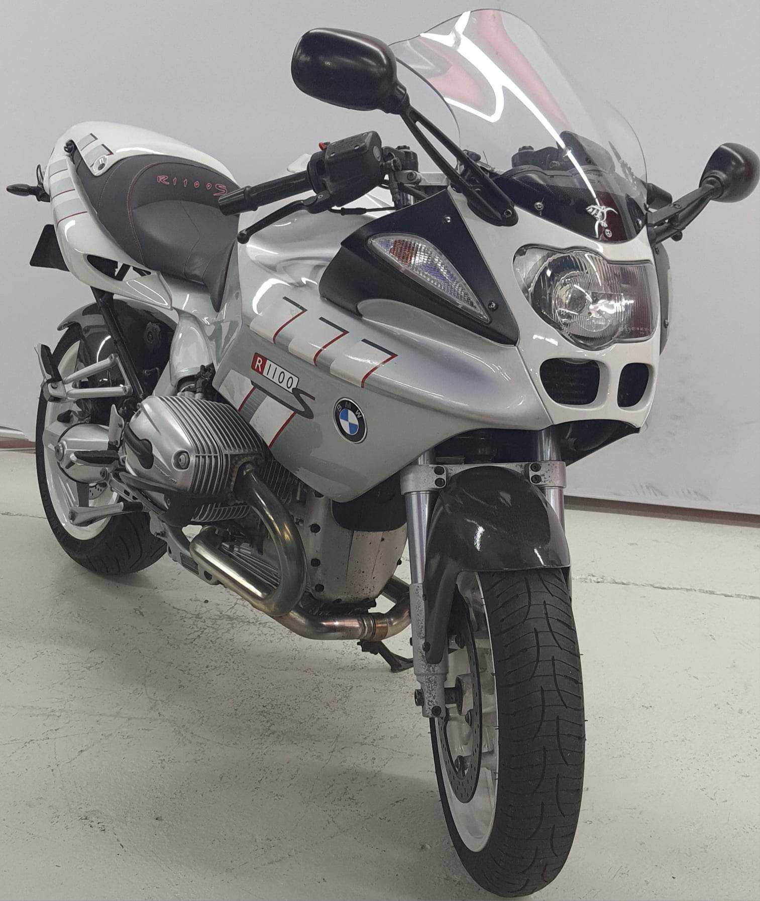 BMW R 1100 S ABS 2006 HD vue 3/4 droite