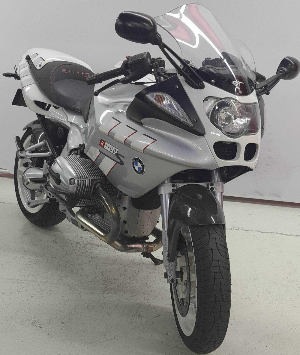 BMW R 1100 S ABS 2006 vue 3/4 droite