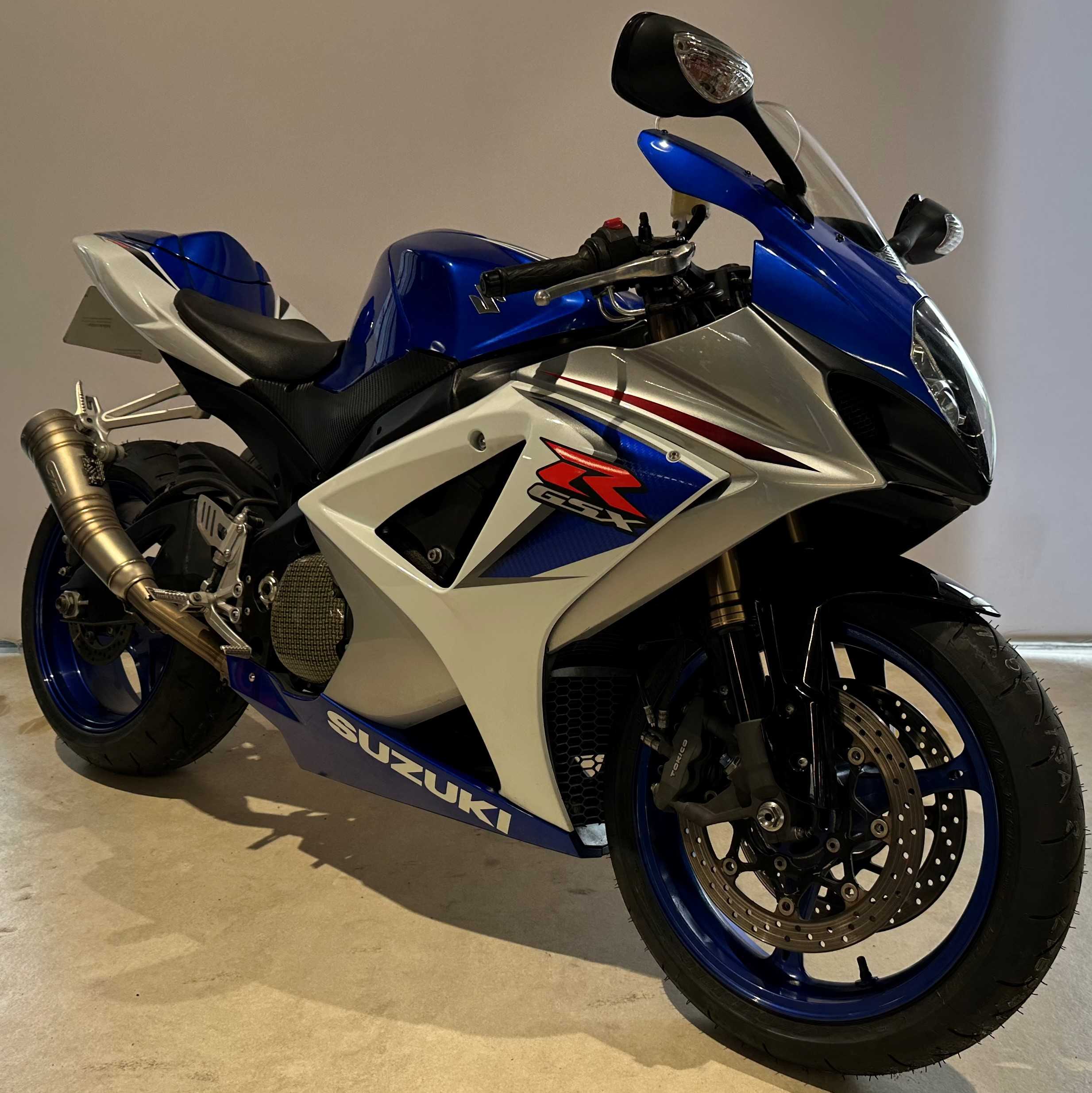 Suzuki GSX-R 1000 2009 HD vue 3/4 droite