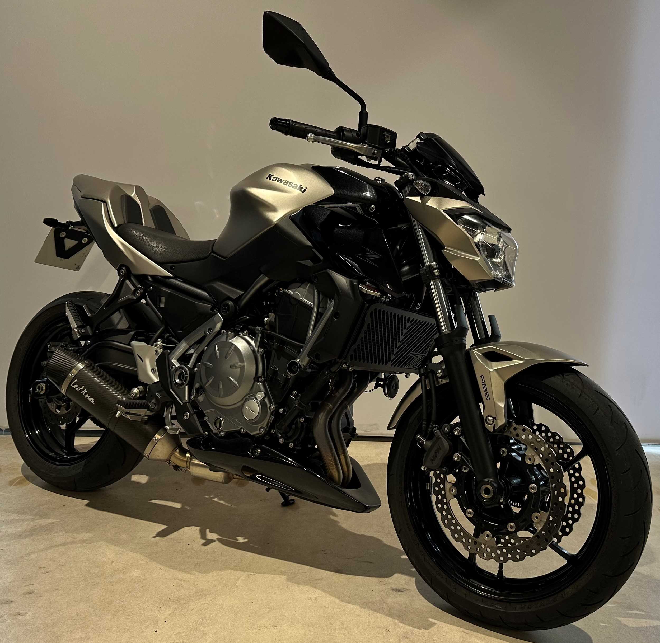 Kawasaki Z 650 2017 HD vue 3/4 droite