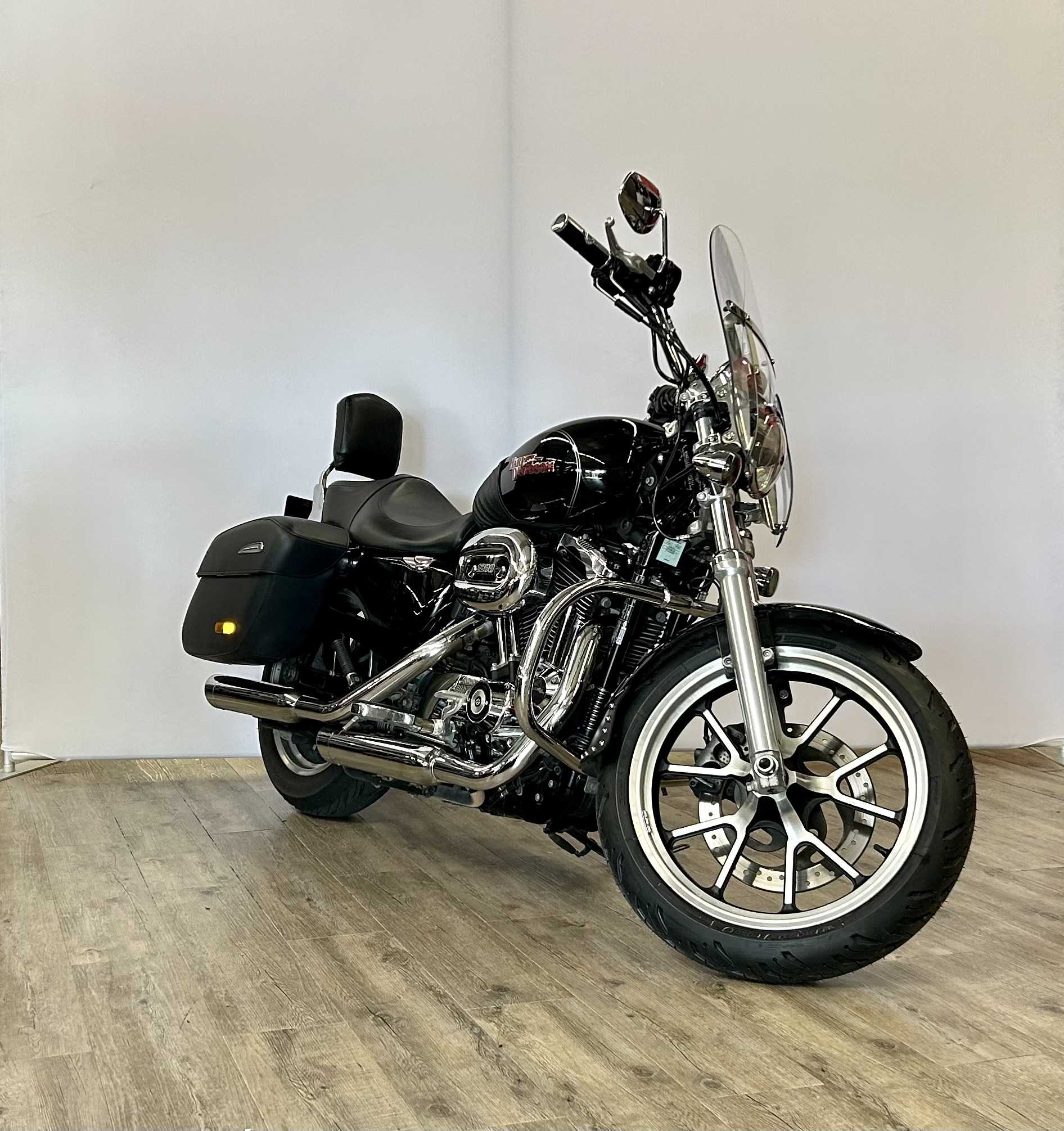 Harley-Davidson XL 1200T SUPERLOW 2017 HD vue 3/4 droite