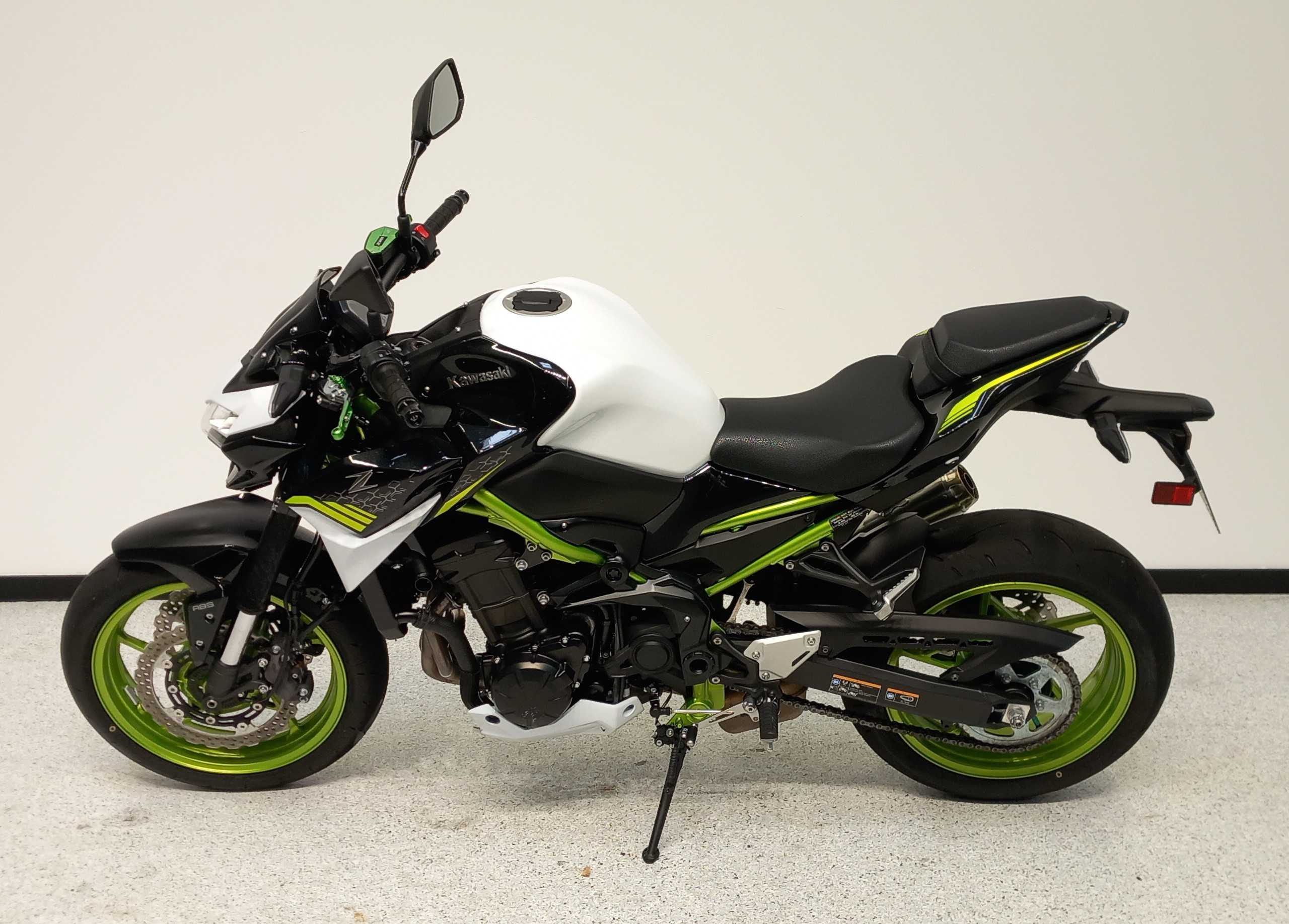 Kawasaki Z 900 2022 HD vue gauche