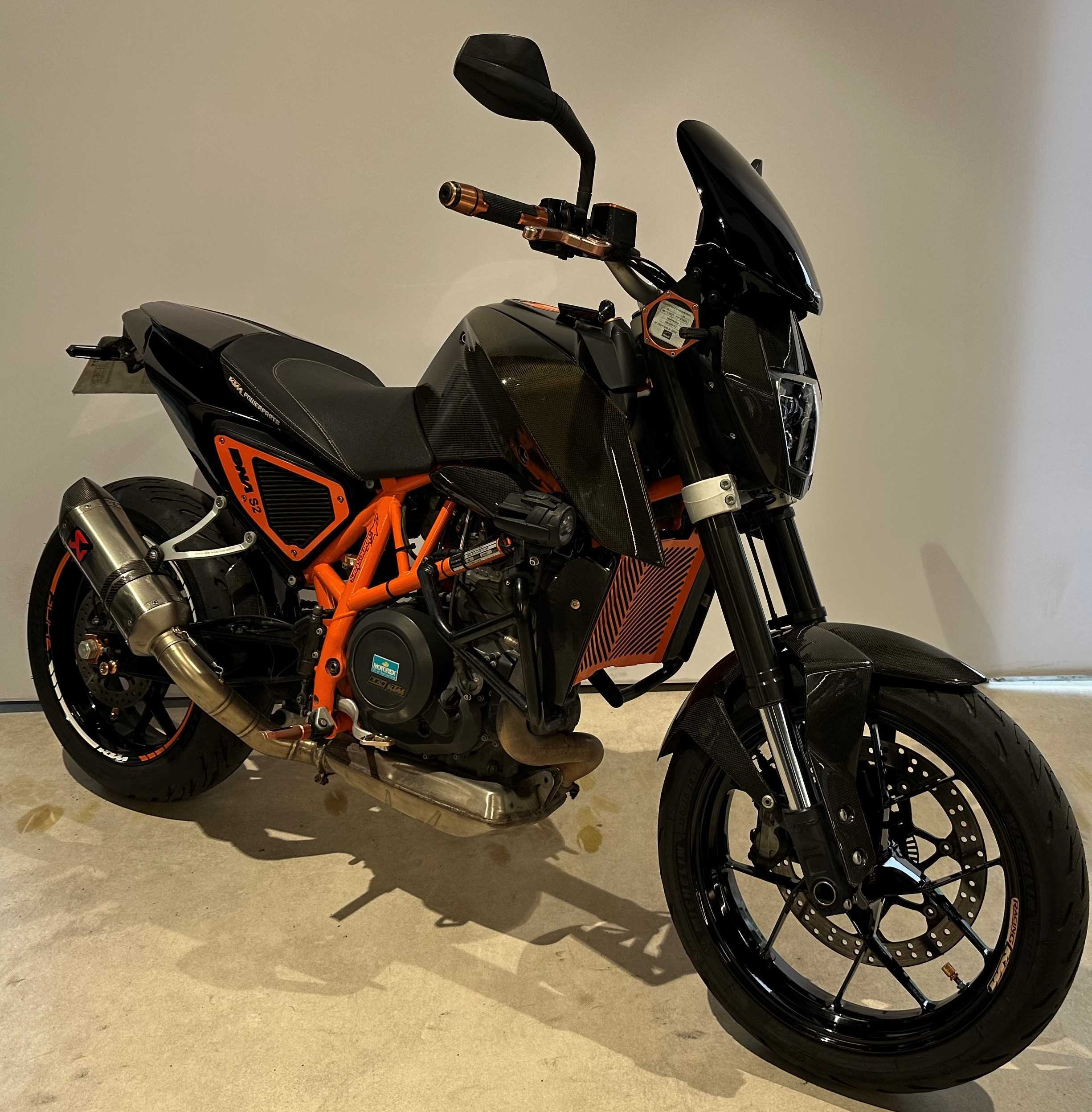 KTM 690 Duke 2015 HD vue 3/4 droite