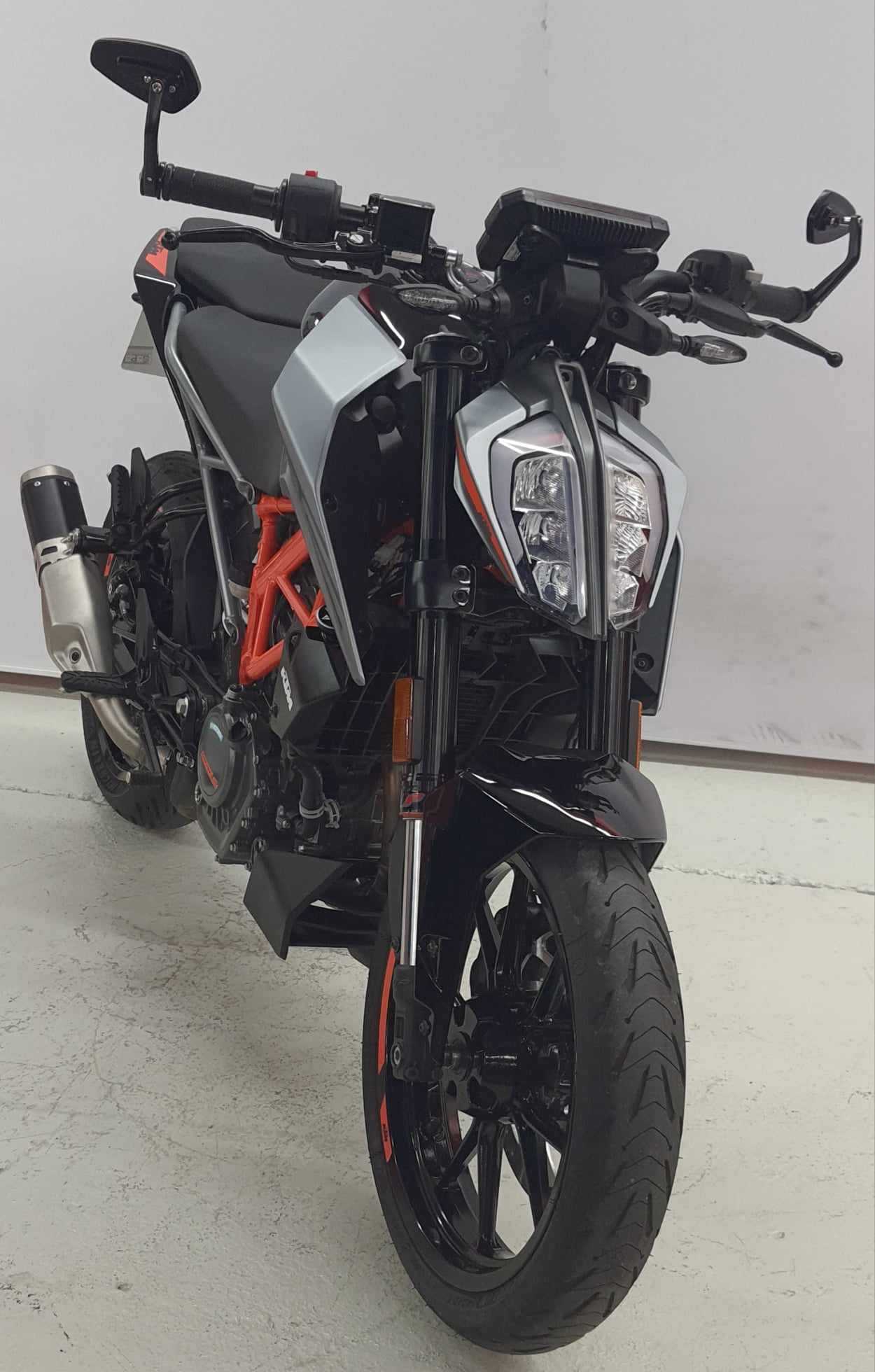 KTM 125 Duke 2021 HD vue 3/4 droite