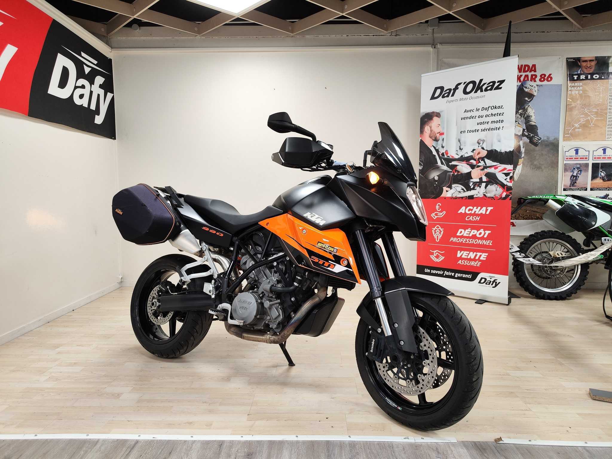 KTM 990 Supermoto 2010 HD vue 3/4 droite