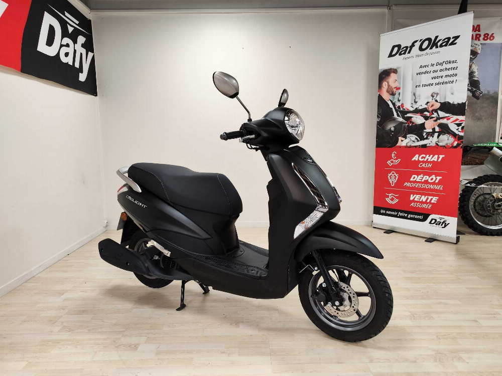 Yamaha LTS 125 C D'elight 2022 vue 3/4 droite