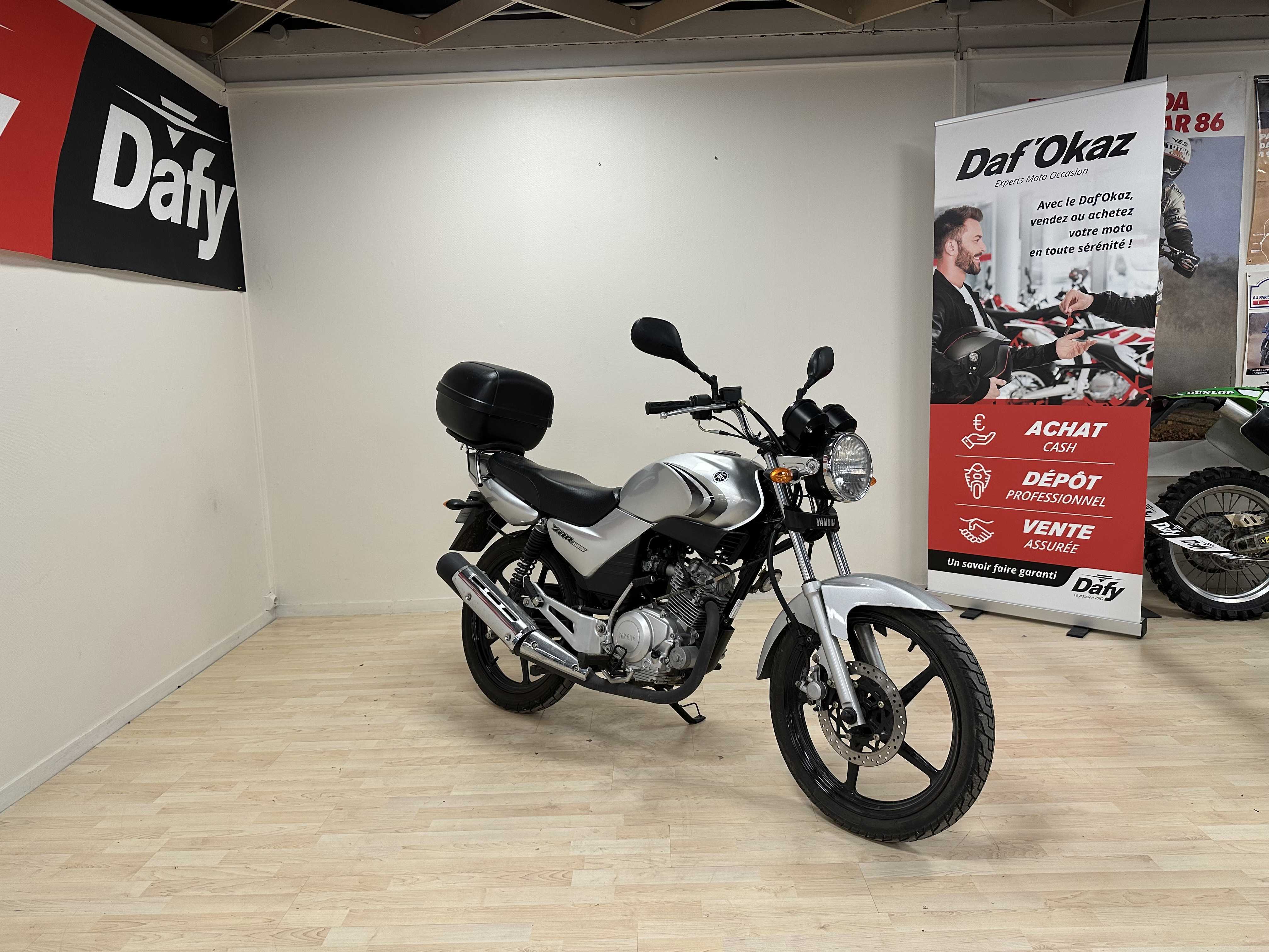 Yamaha YBR 125 2007 HD vue 3/4 droite