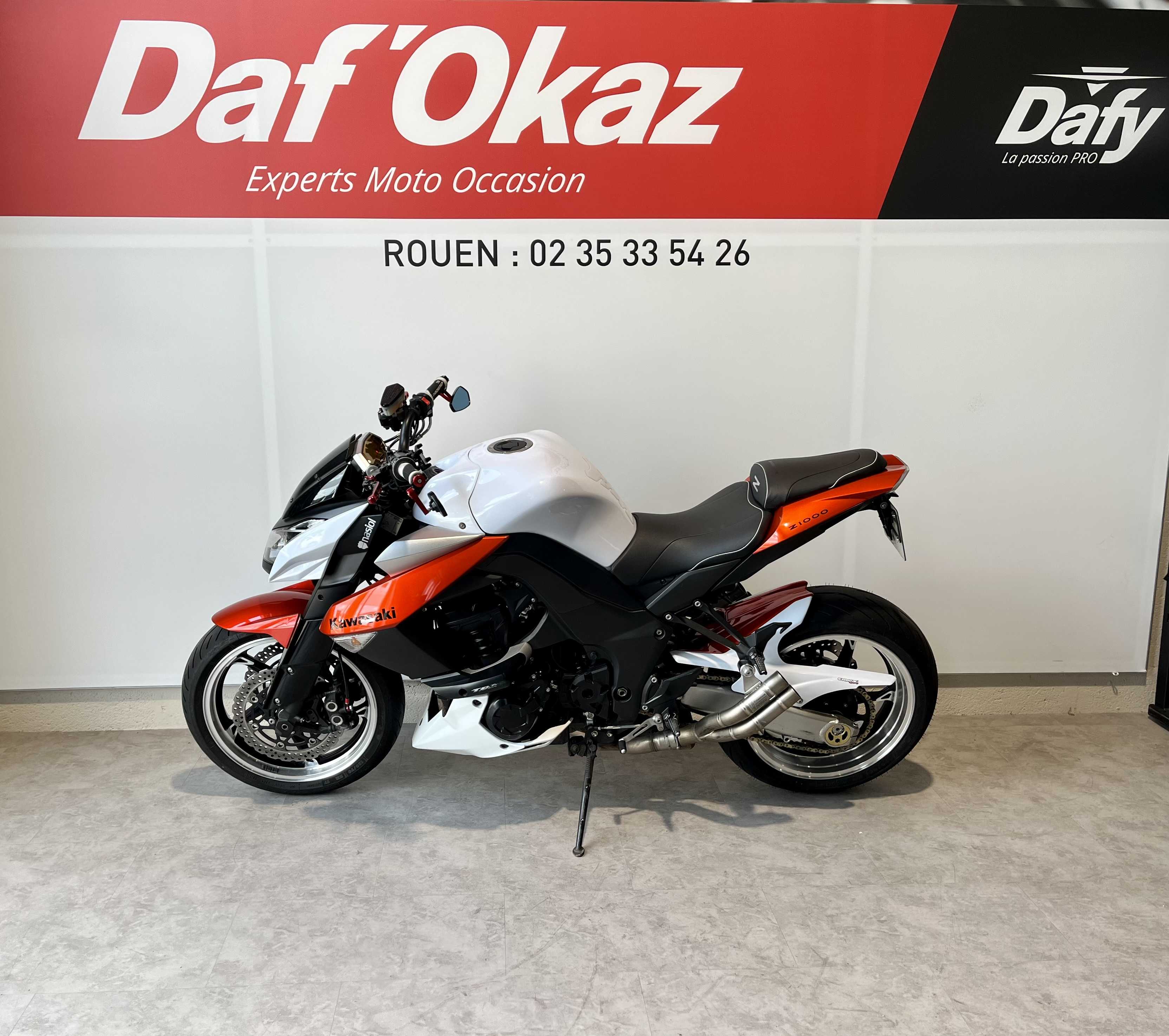 Kawasaki Z 1000 2010 HD vue gauche