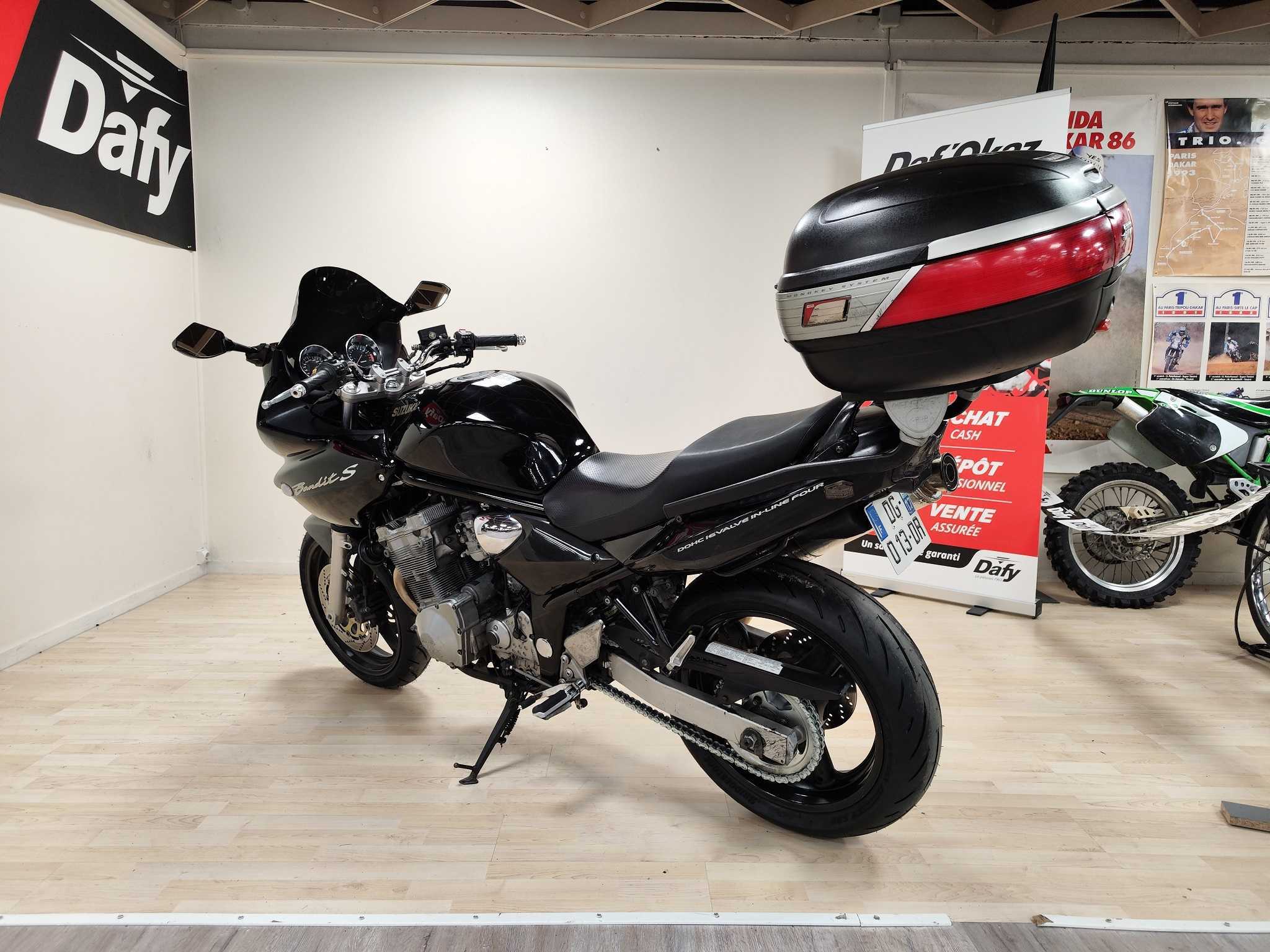 Suzuki GSF 600 S Bandit 2000 HD vue arrière