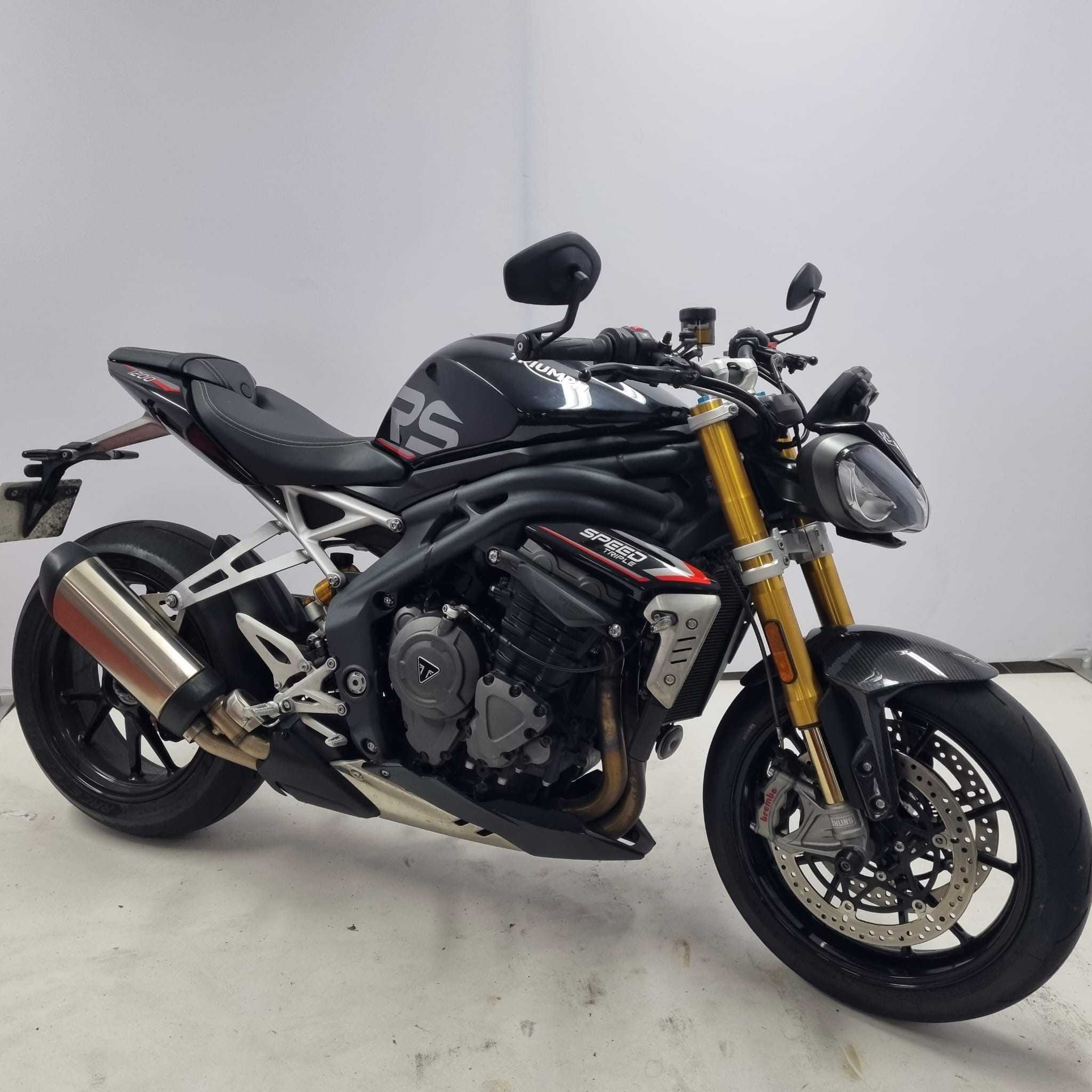 Triumph 1200 Speed Triple RS 2021 HD vue 3/4 droite