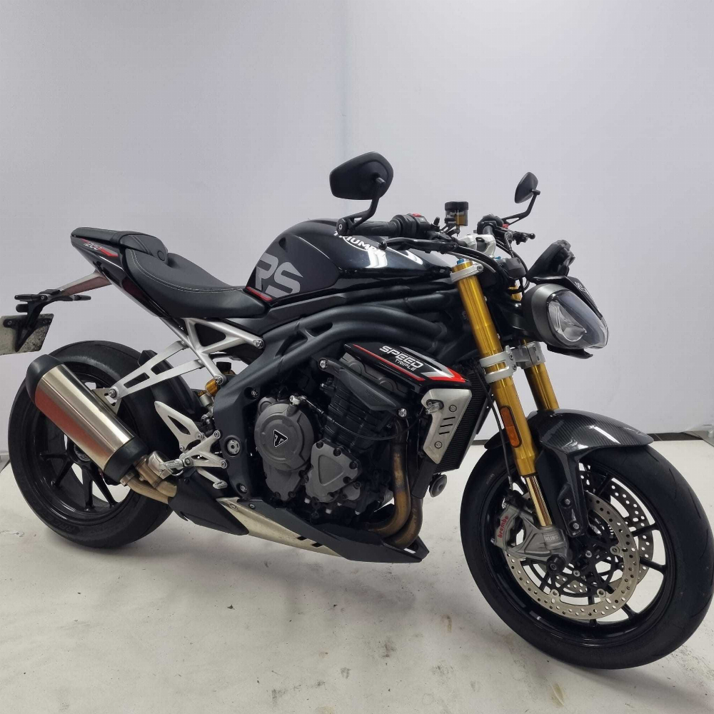 Triumph 1200 Speed Triple RS 2021 vue 3/4 droite