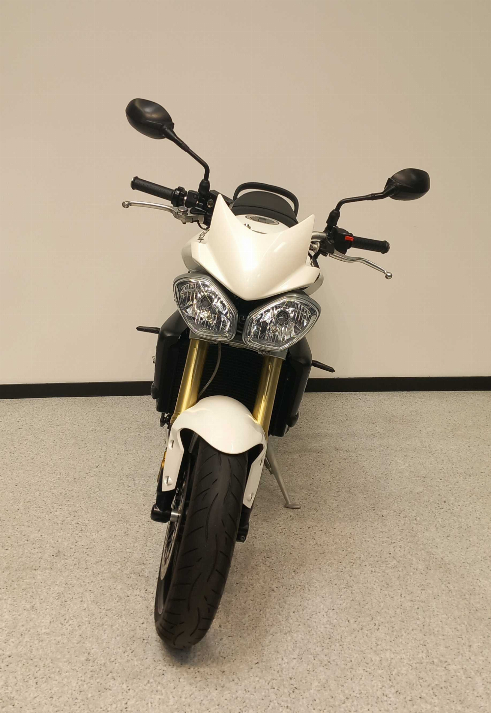 Triumph 675 Street Triple 2011 vue avant